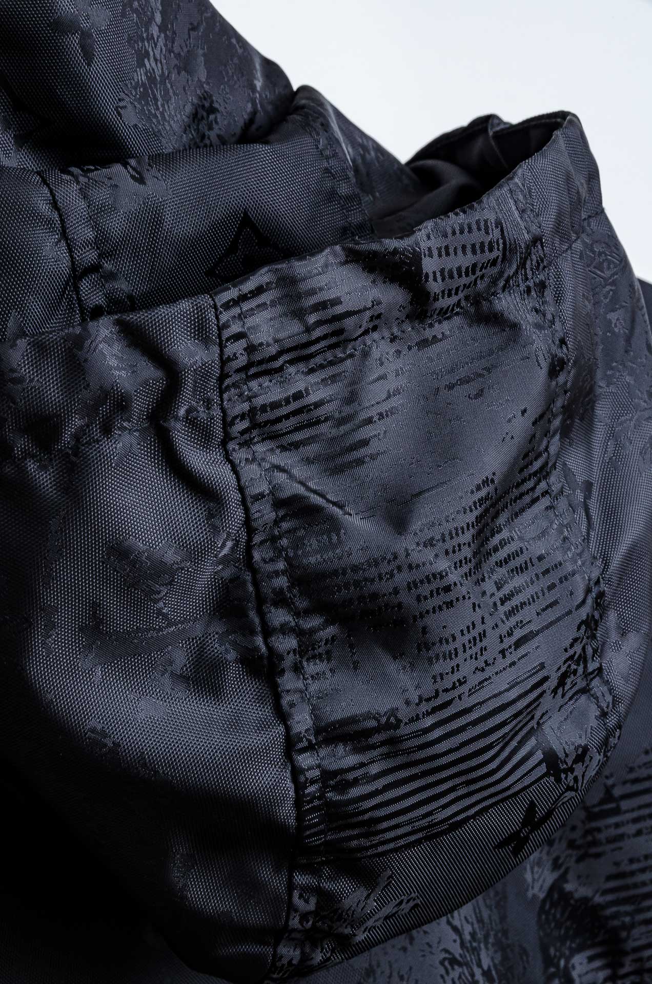 ☀️☀️Lv 25FW男士连帽夹克外套#经典造型与风格上融入当下最热门的暗纹提花元素设计，简洁大气的纯色