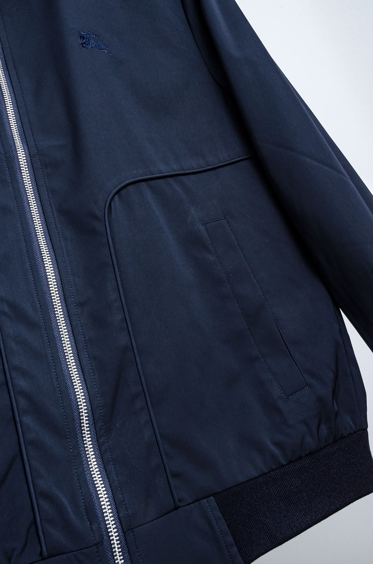 ☀️☀️26 ss最新出品 棉质BUR王牌尖货， 原厂原料棉纺厂特供长绒精纺棉质混纺斜纹材质打造。内侧为