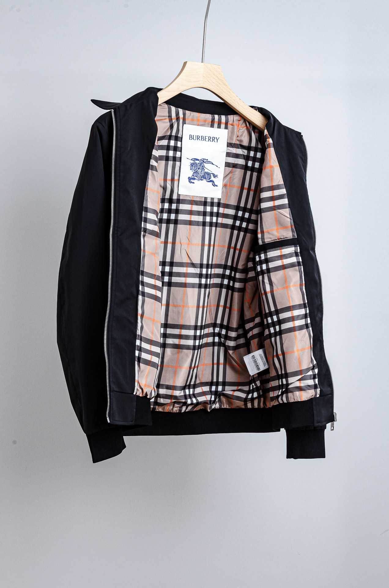 ☀️☀️26 ss最新出品 棉质BUR王牌尖货， 原厂原料棉纺厂特供长绒精纺棉质混纺斜纹材质打造。内侧为