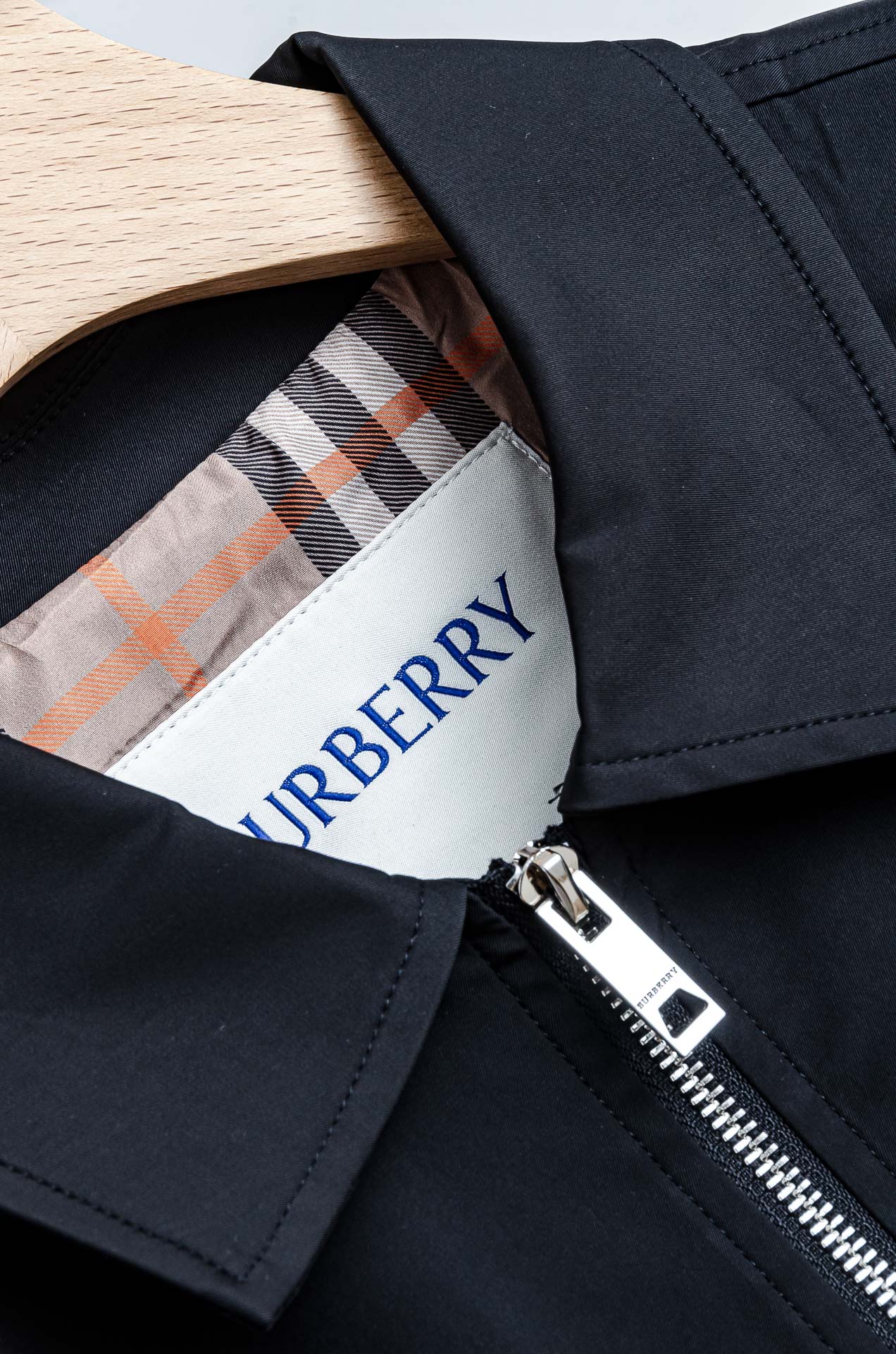 ☀️☀️26 ss最新出品 棉质BUR王牌尖货， 原厂原料棉纺厂特供长绒精纺棉质混纺斜纹材质打造。内侧为