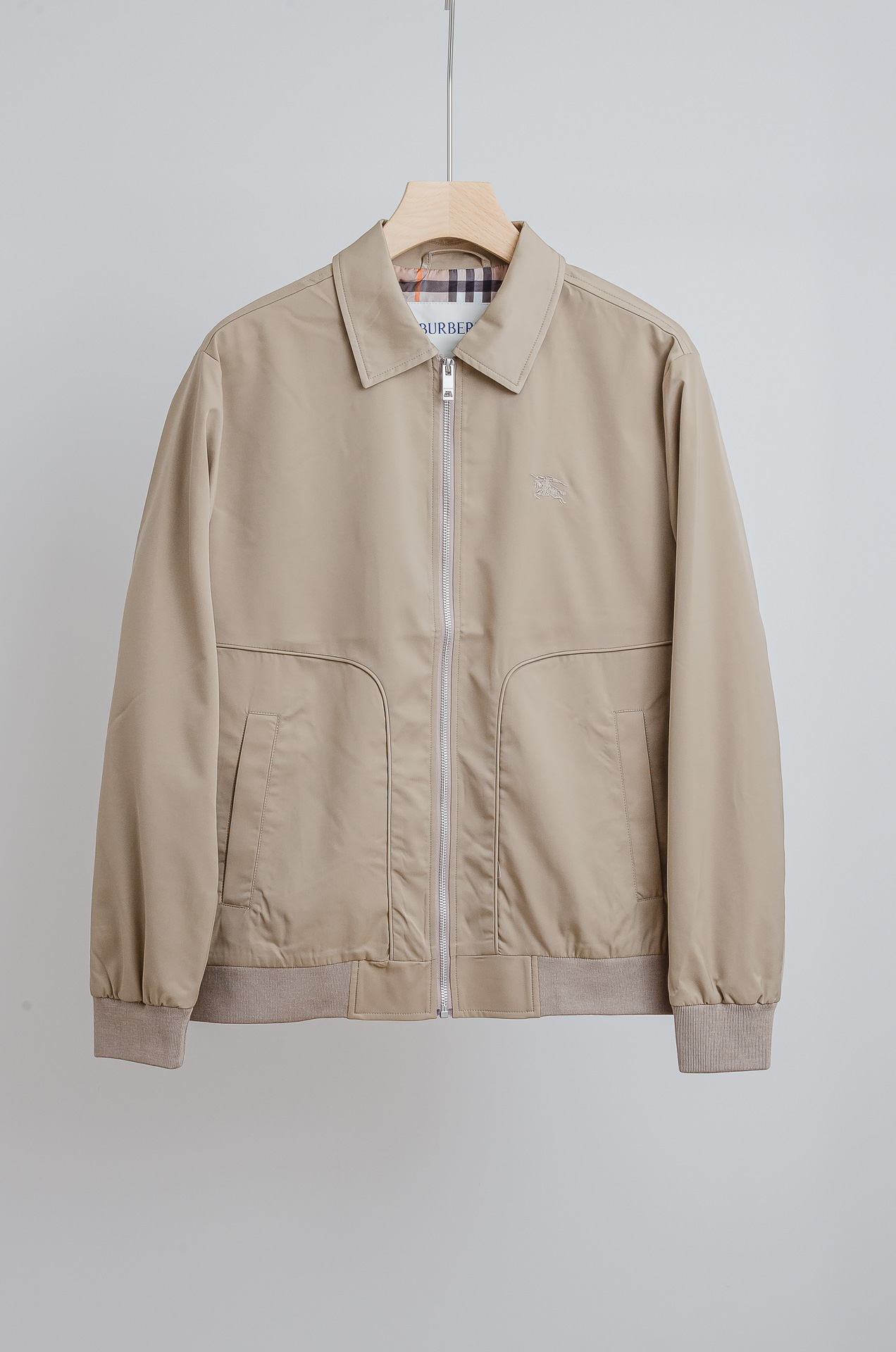 ☀️☀️26 ss最新出品 棉质BUR王牌尖货， 原厂原料棉纺厂特供长绒精纺棉质混纺斜纹材质打造。内侧为