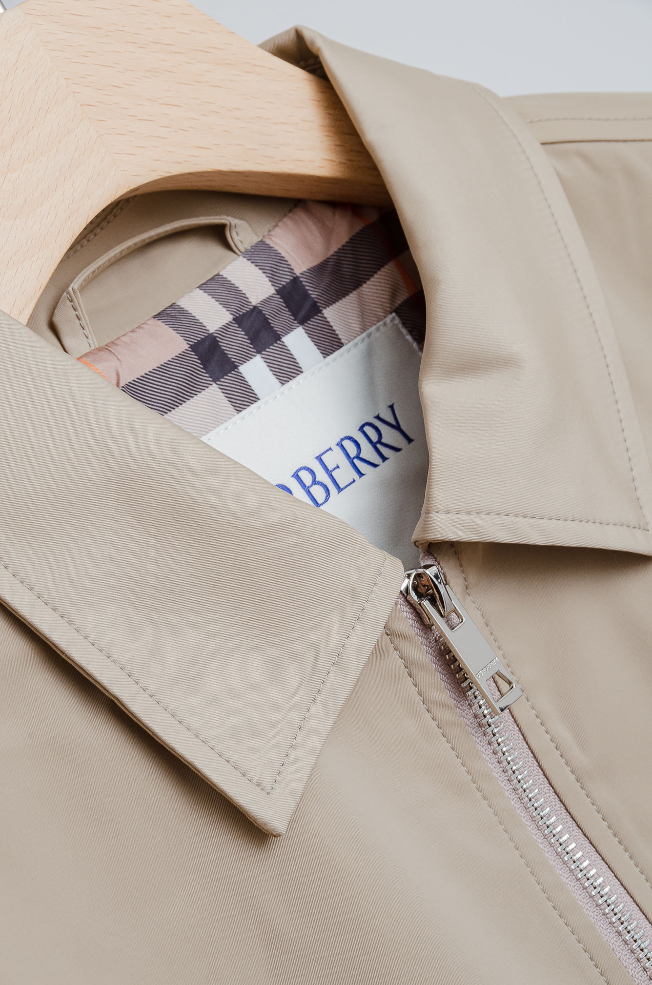 ☀️☀️26 ss最新出品 棉质BUR王牌尖货， 原厂原料棉纺厂特供长绒精纺棉质混纺斜纹材质打造。内侧为