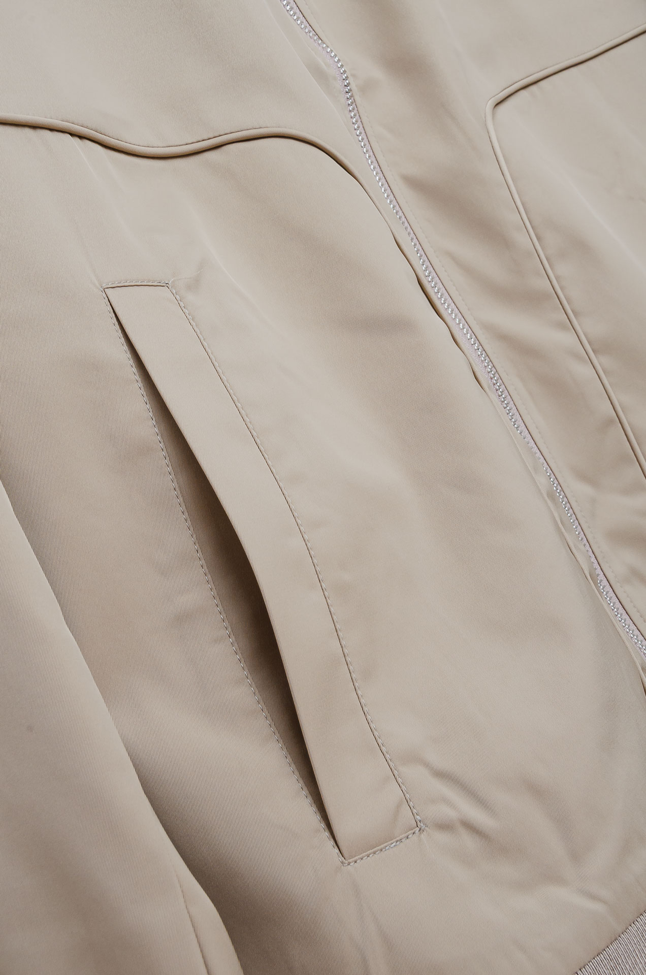 ☀️☀️26 ss最新出品 棉质BUR王牌尖货， 原厂原料棉纺厂特供长绒精纺棉质混纺斜纹材质打造。内侧为