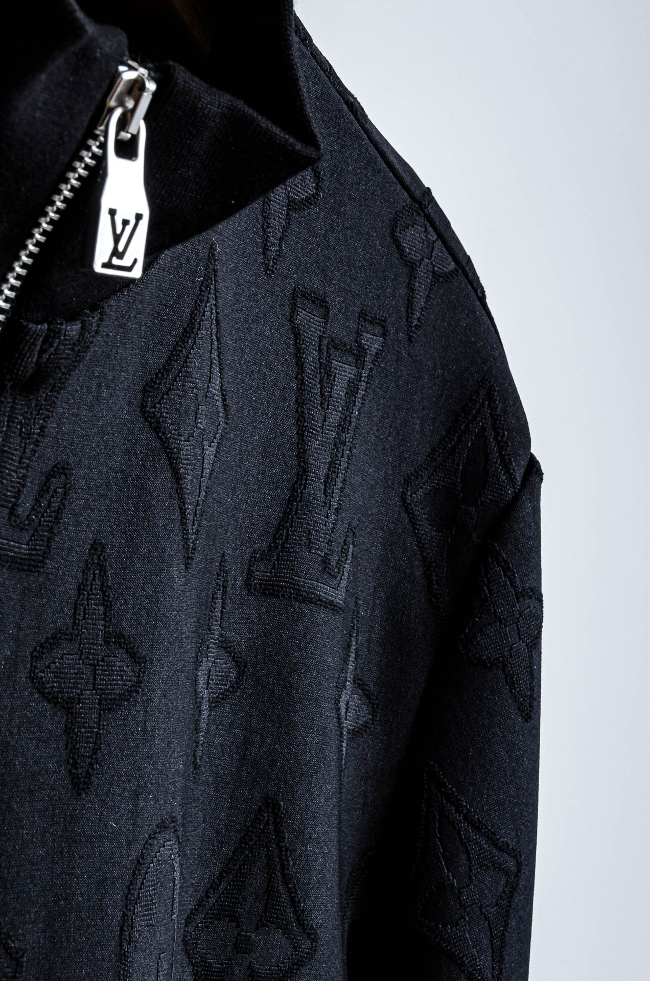 ☀️☀️ Lv 2025FW满幅提花时尚休闲夹克外套#以其独特的设计风格，瞬间提升了整体的时尚感。的立领