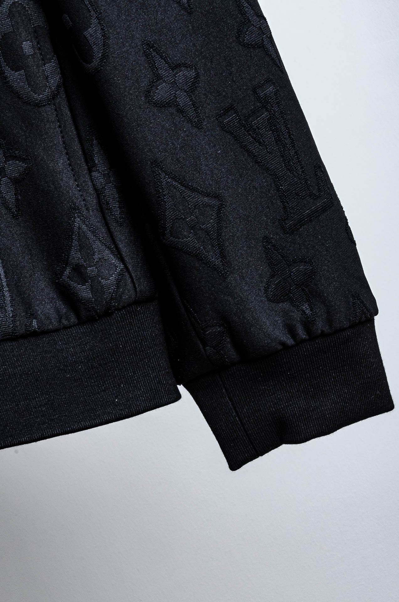 ☀️☀️ Lv 2025FW满幅提花时尚休闲夹克外套#以其独特的设计风格，瞬间提升了整体的时尚感。的立领