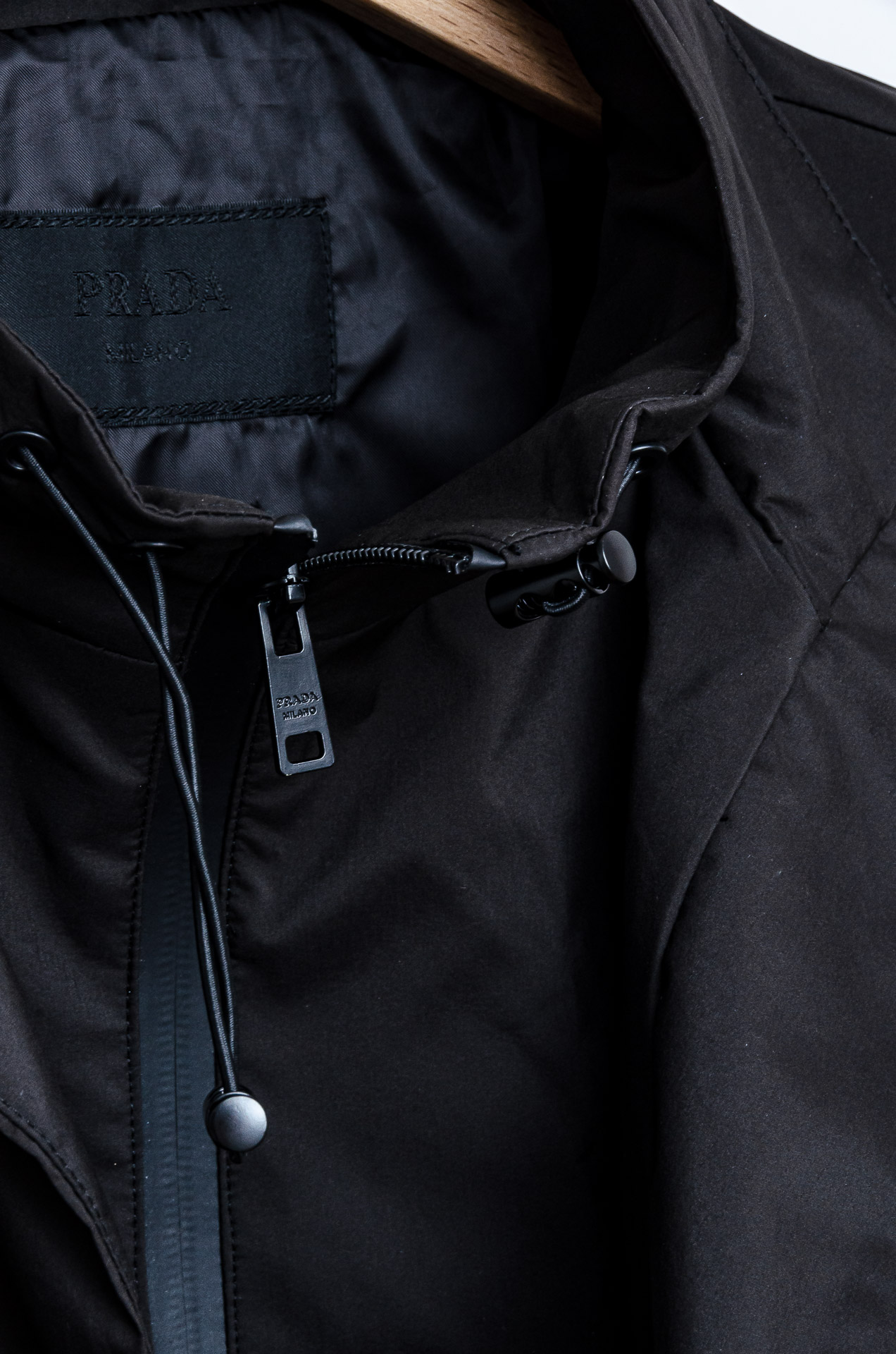 ☀️☀️Prad#a 普/拉达2025fw秋冬最新P家经典男士夹克外套#金属三角标，低调奢华感拉满!面料