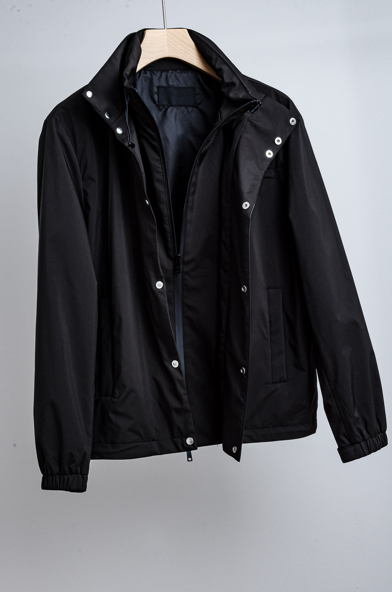 ☀️☀️Prad#a 普/拉达2025fw秋冬最新P家经典男士夹克外套#金属三角标，低调奢华感拉满!面料