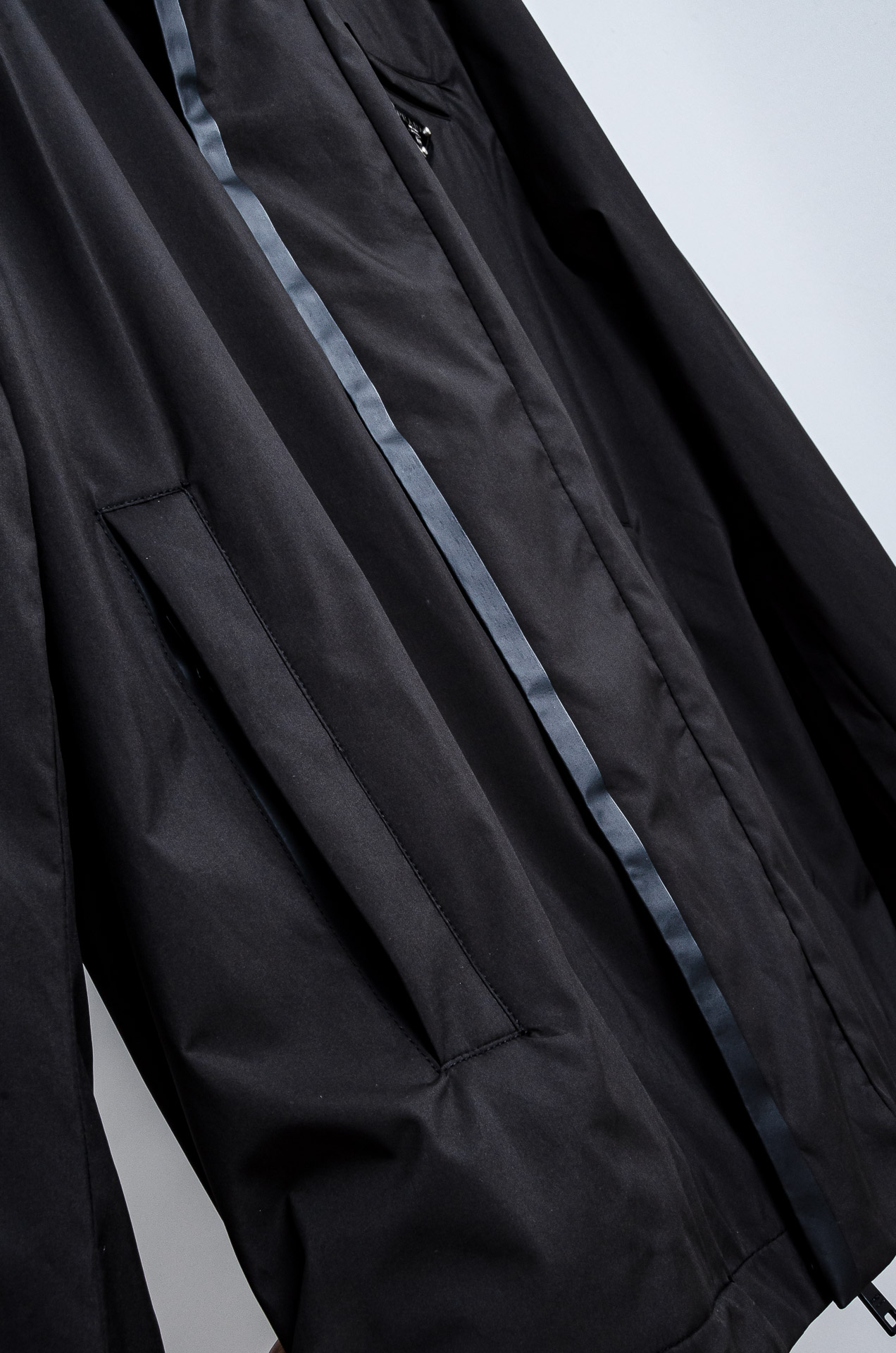 ☀️☀️Prad#a 普/拉达2025fw秋冬最新P家经典男士夹克外套#金属三角标，低调奢华感拉满!面料