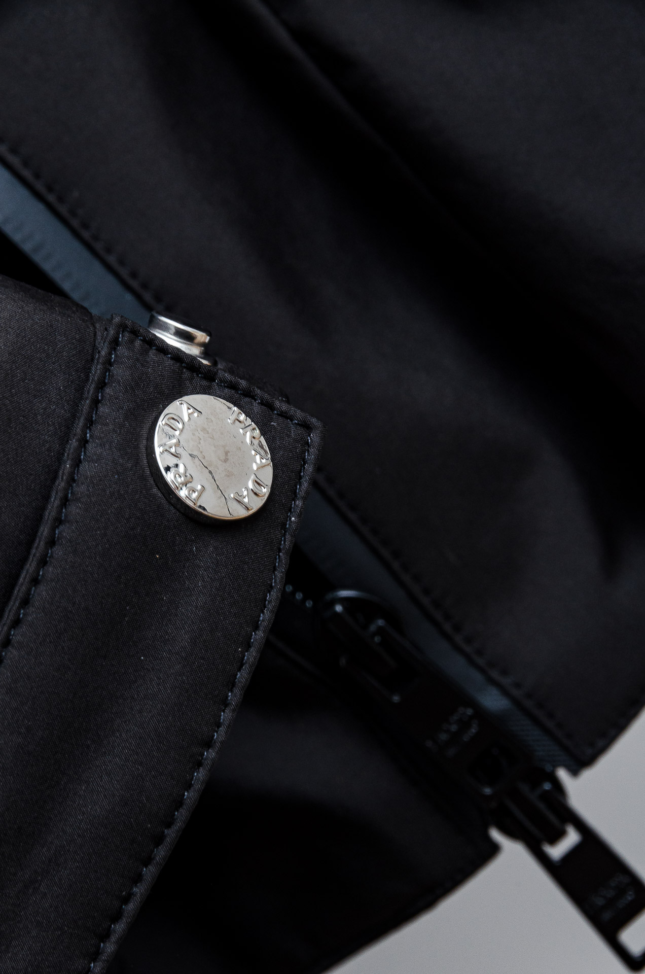 ☀️☀️Prad#a 普/拉达2025fw秋冬最新P家经典男士夹克外套#金属三角标，低调奢华感拉满!面料