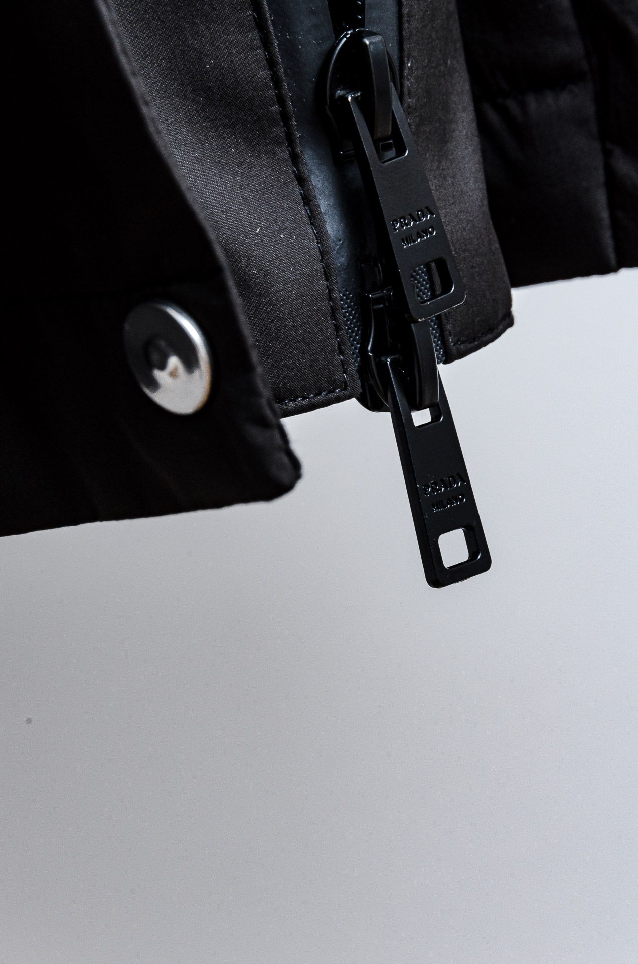 ☀️☀️Prad#a 普/拉达2025fw秋冬最新P家经典男士夹克外套#金属三角标，低调奢华感拉满!面料