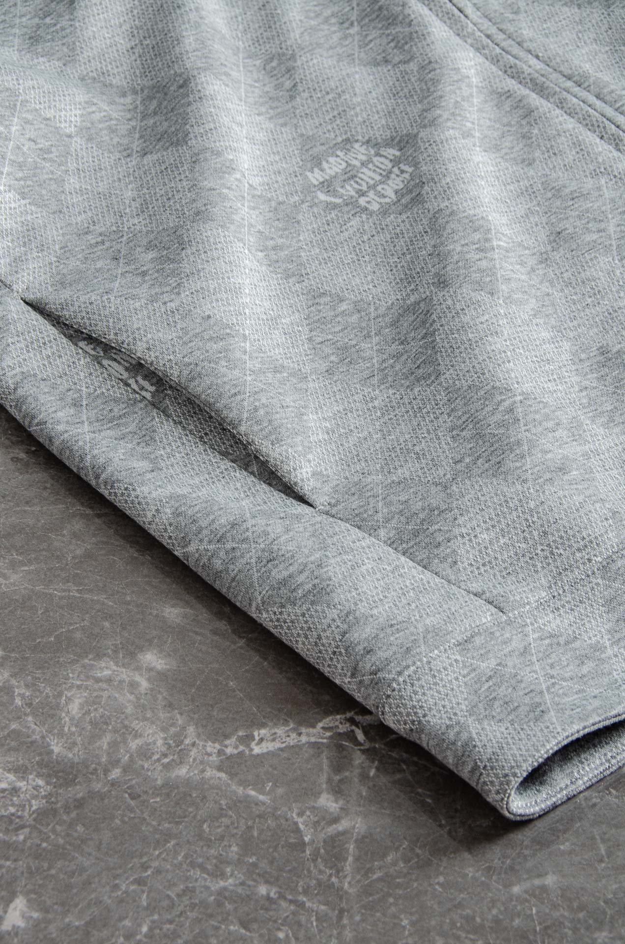 LV 2025FW最新棋盘格男士翻领夹克外套#这个季节适合各种穿搭，让您在享受时尚的同时，也能感受到温暖