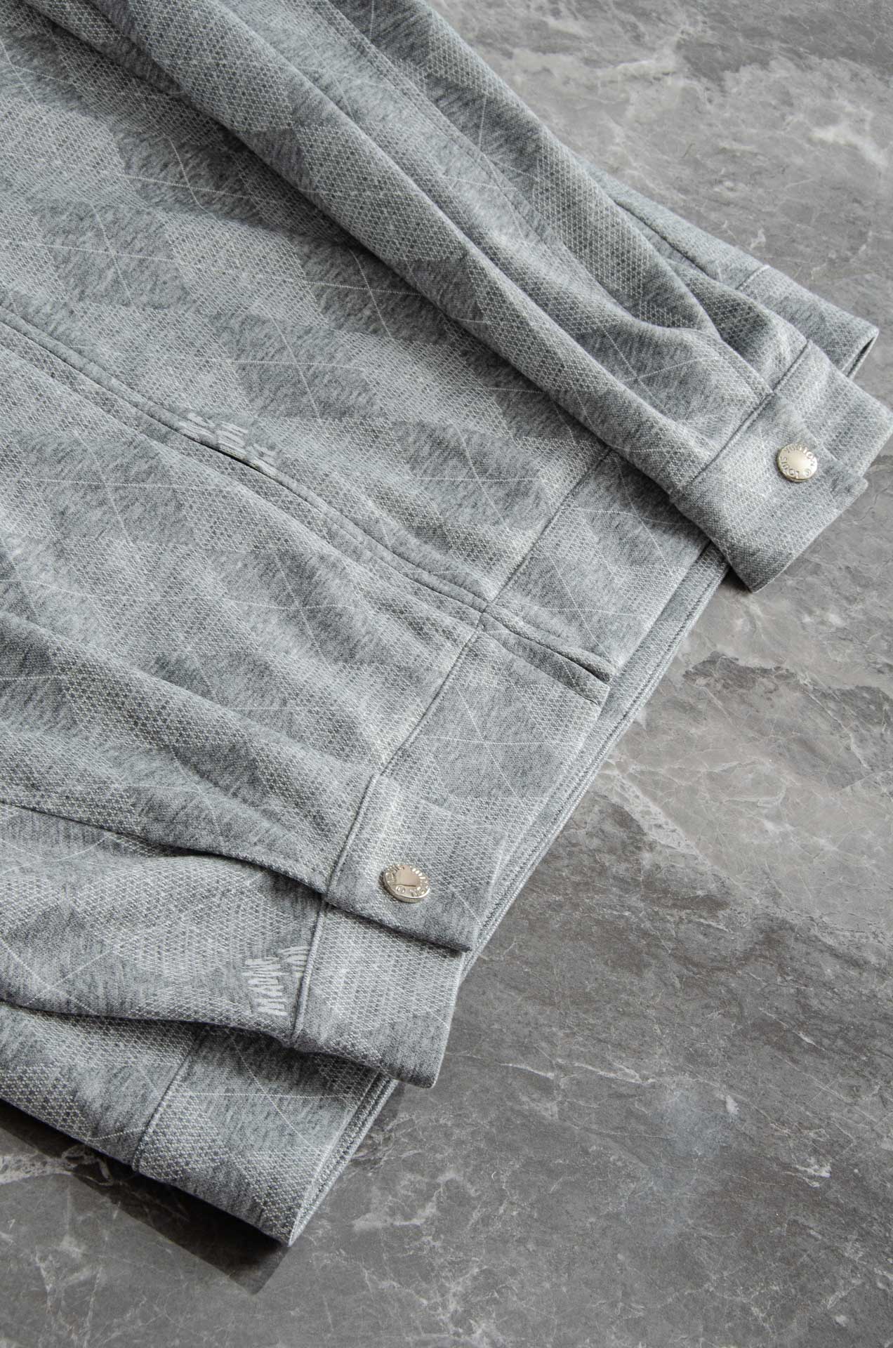 LV 2025FW最新棋盘格男士翻领夹克外套#这个季节适合各种穿搭，让您在享受时尚的同时，也能感受到温暖