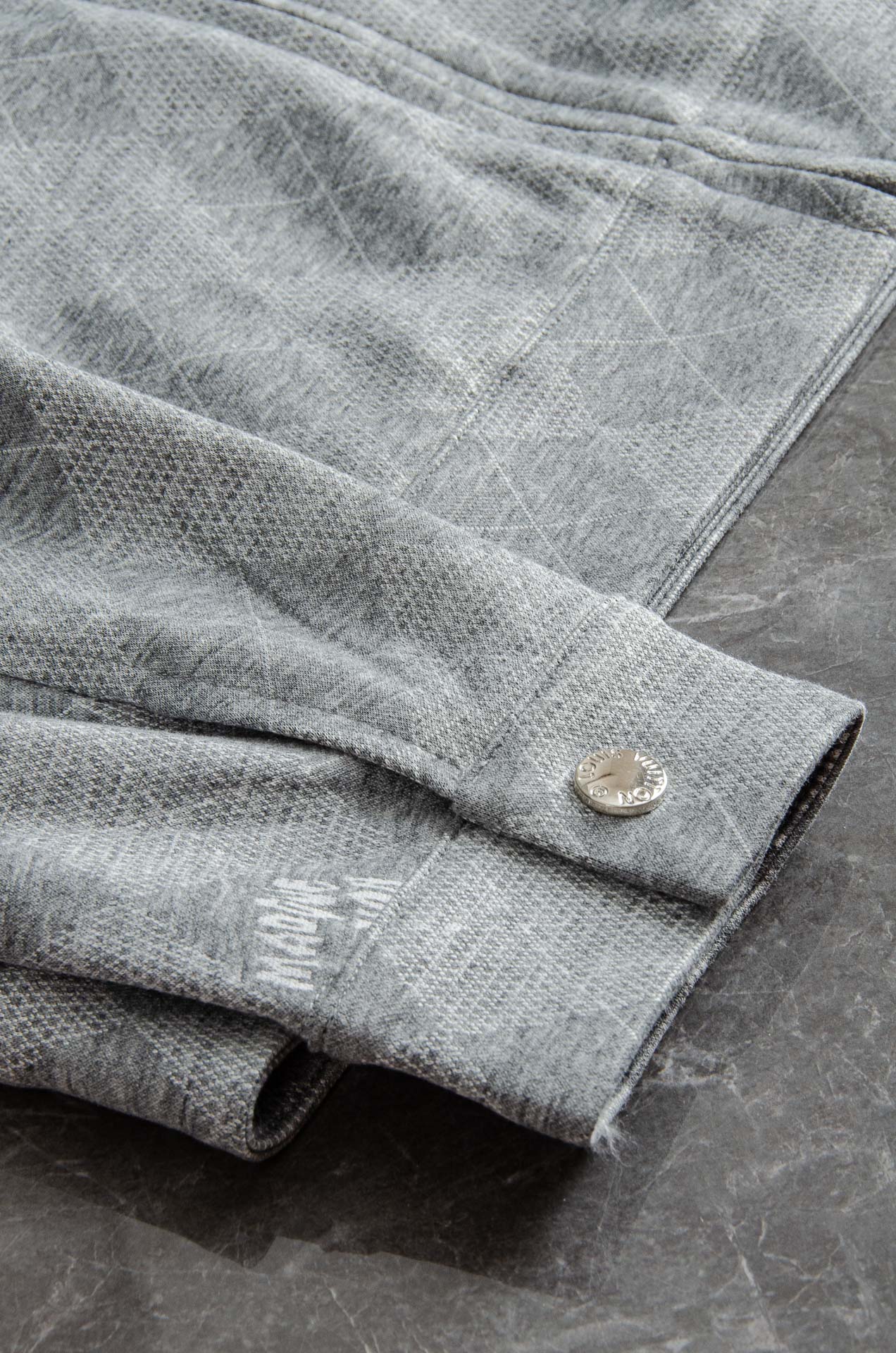 LV 2025FW最新棋盘格男士翻领夹克外套#这个季节适合各种穿搭，让您在享受时尚的同时，也能感受到温暖