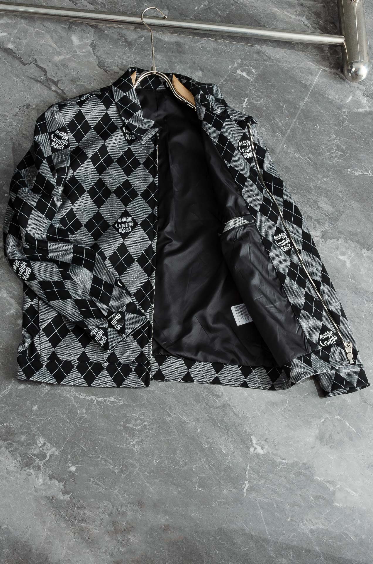 LV 2025FW最新棋盘格男士翻领夹克外套#这个季节适合各种穿搭，让您在享受时尚的同时，也能感受到温暖