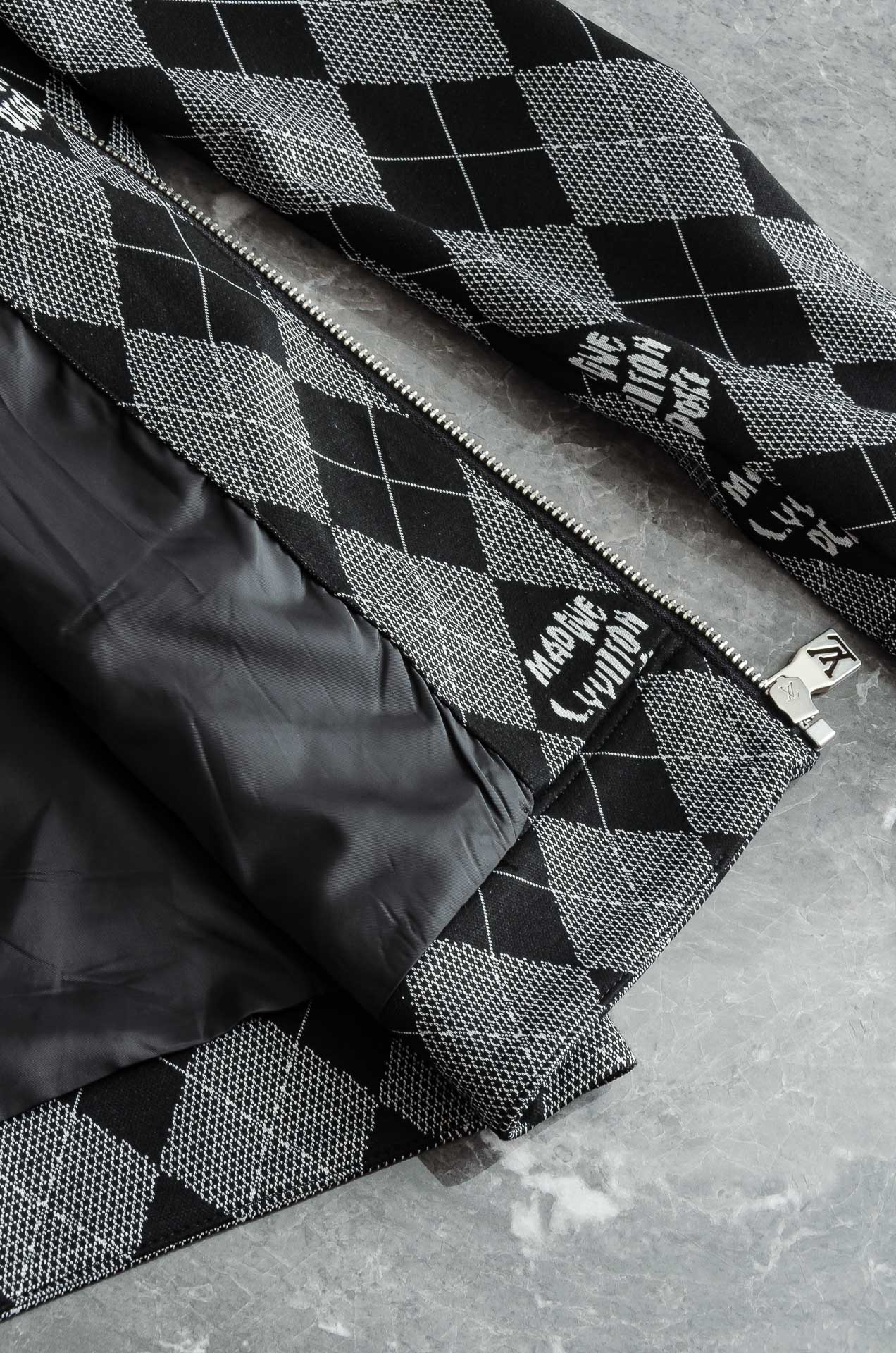 LV 2025FW最新棋盘格男士翻领夹克外套#这个季节适合各种穿搭，让您在享受时尚的同时，也能感受到温暖