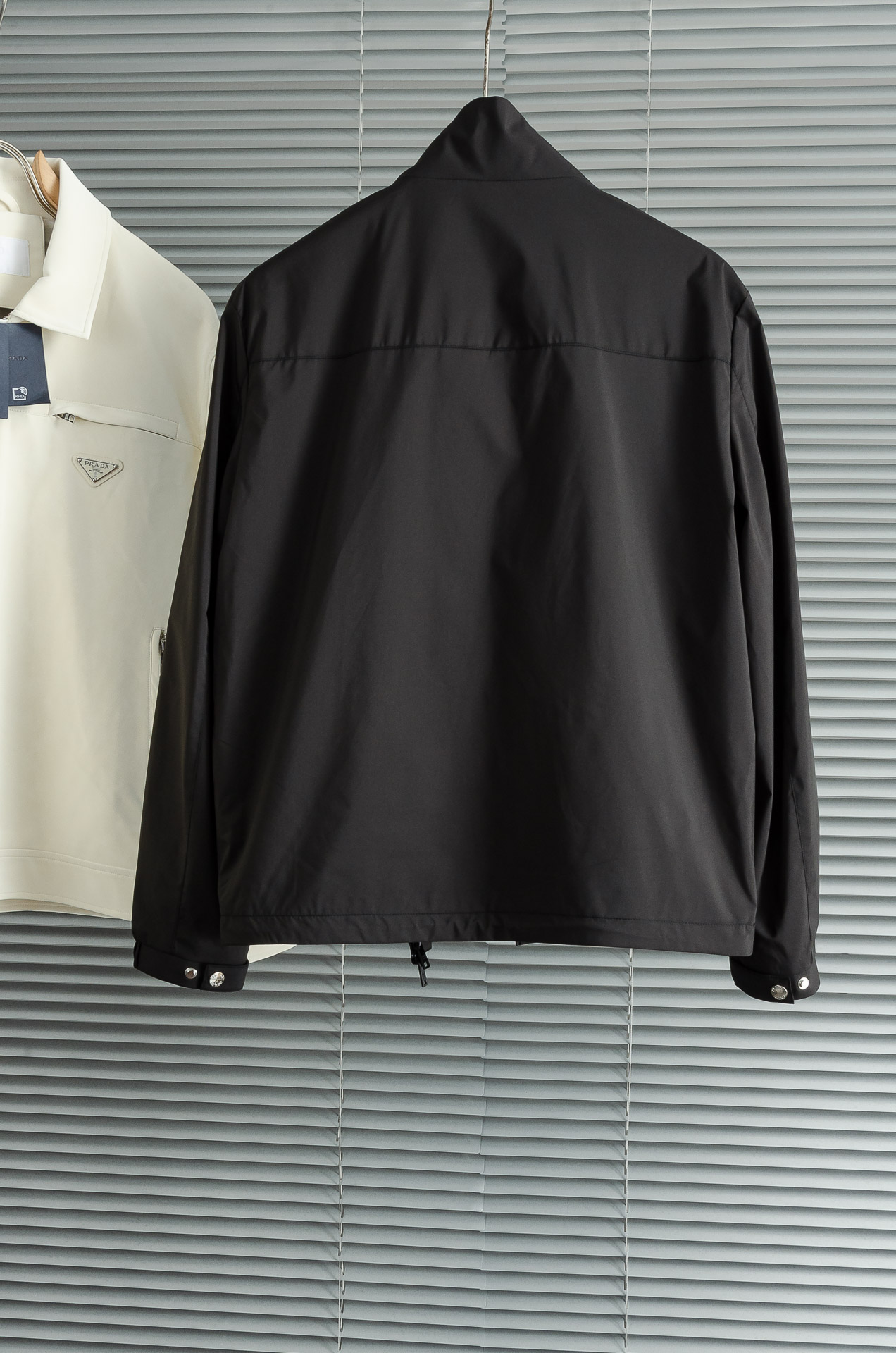 Prad#a 普/拉达2026fw秋冬最新高密度防风防水面料P家经典男士夹克外套#商务休闲通勤风格。简洁