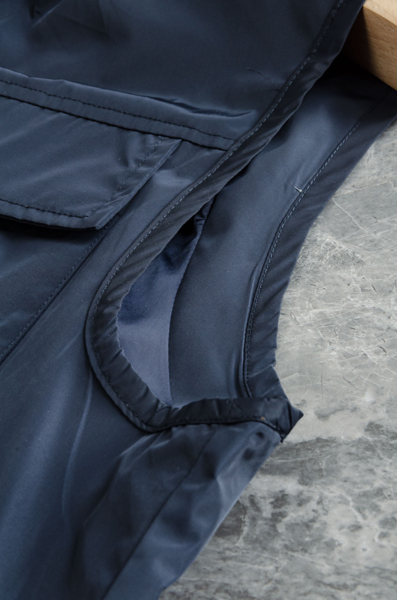 PR#ADA普拉达2026最新立领设计男士休闲马甲夹克外套#上身十分的舒适，质感超级的细腻且柔软。色彩鲜