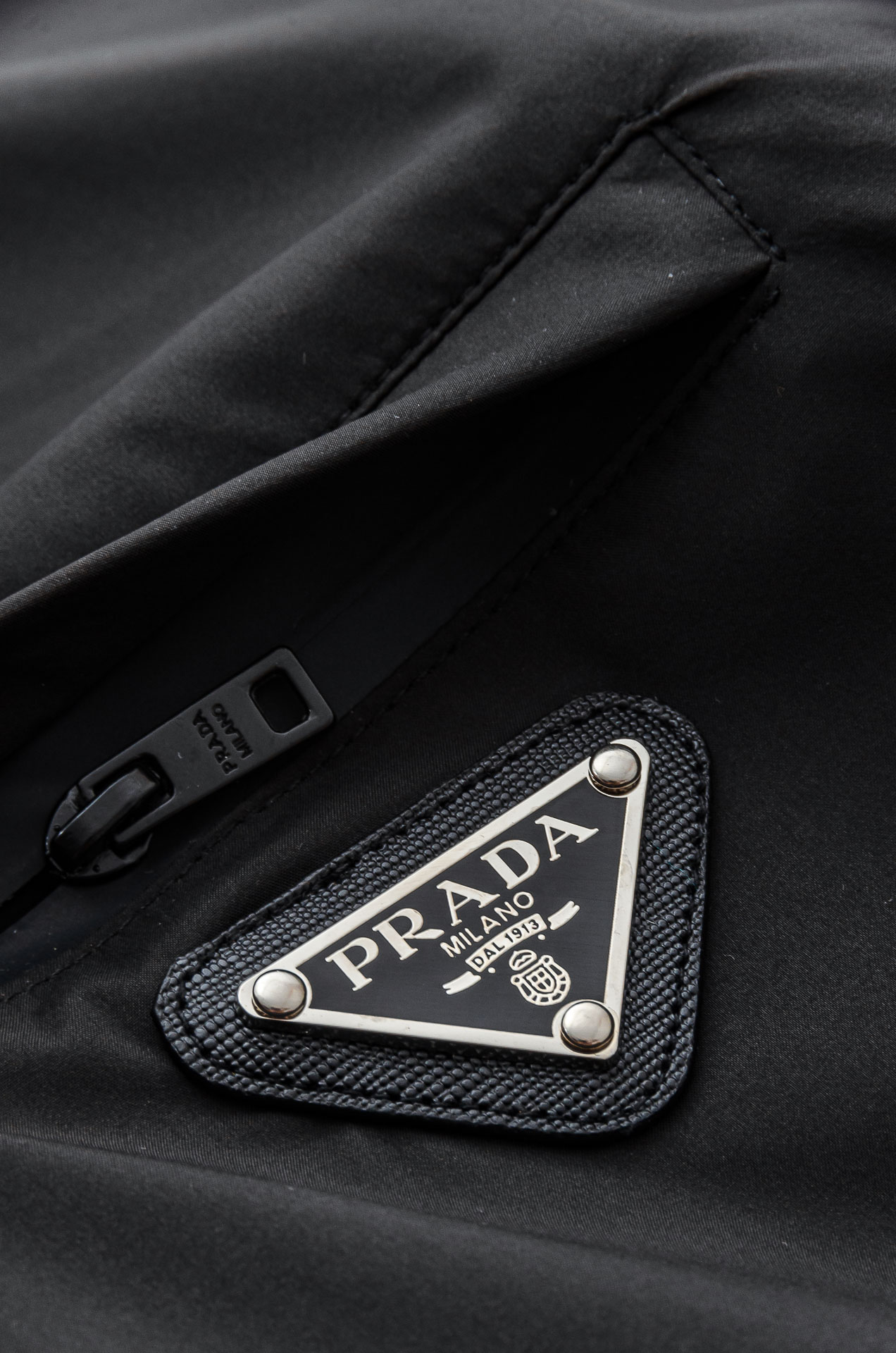 🌾Pr#ada普/拉达2026FW最新男士休闲夹克外套#上身十分的舒适，质感超级的细腻且柔软！休闲商务都