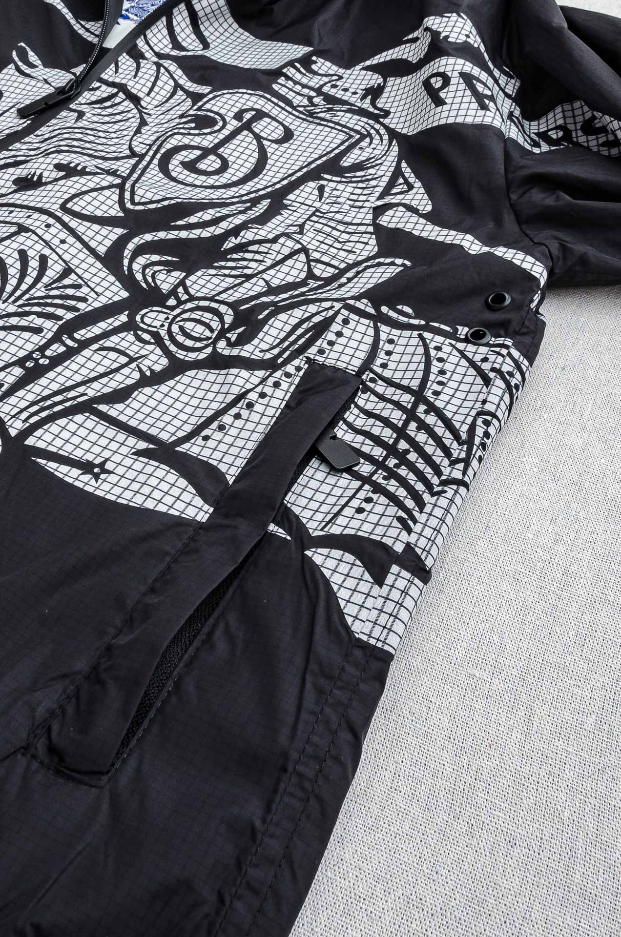 Burbe#* rry 3️⃣ 25FW 高版本尼龙夹克连帽外套，选用意大利精纺褶饰尼龙面料打造，呈现宽