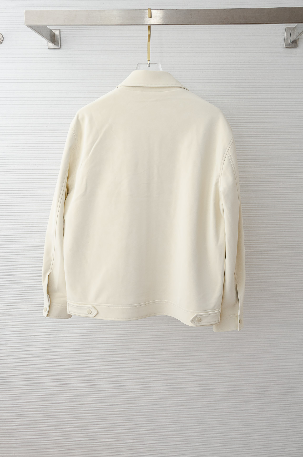 Prada普拉达 4️⃣ 25FW/翻领皮质夹克外套#仿鹿皮料质地柔软，好打理不易破，穿着舒适不易变形，