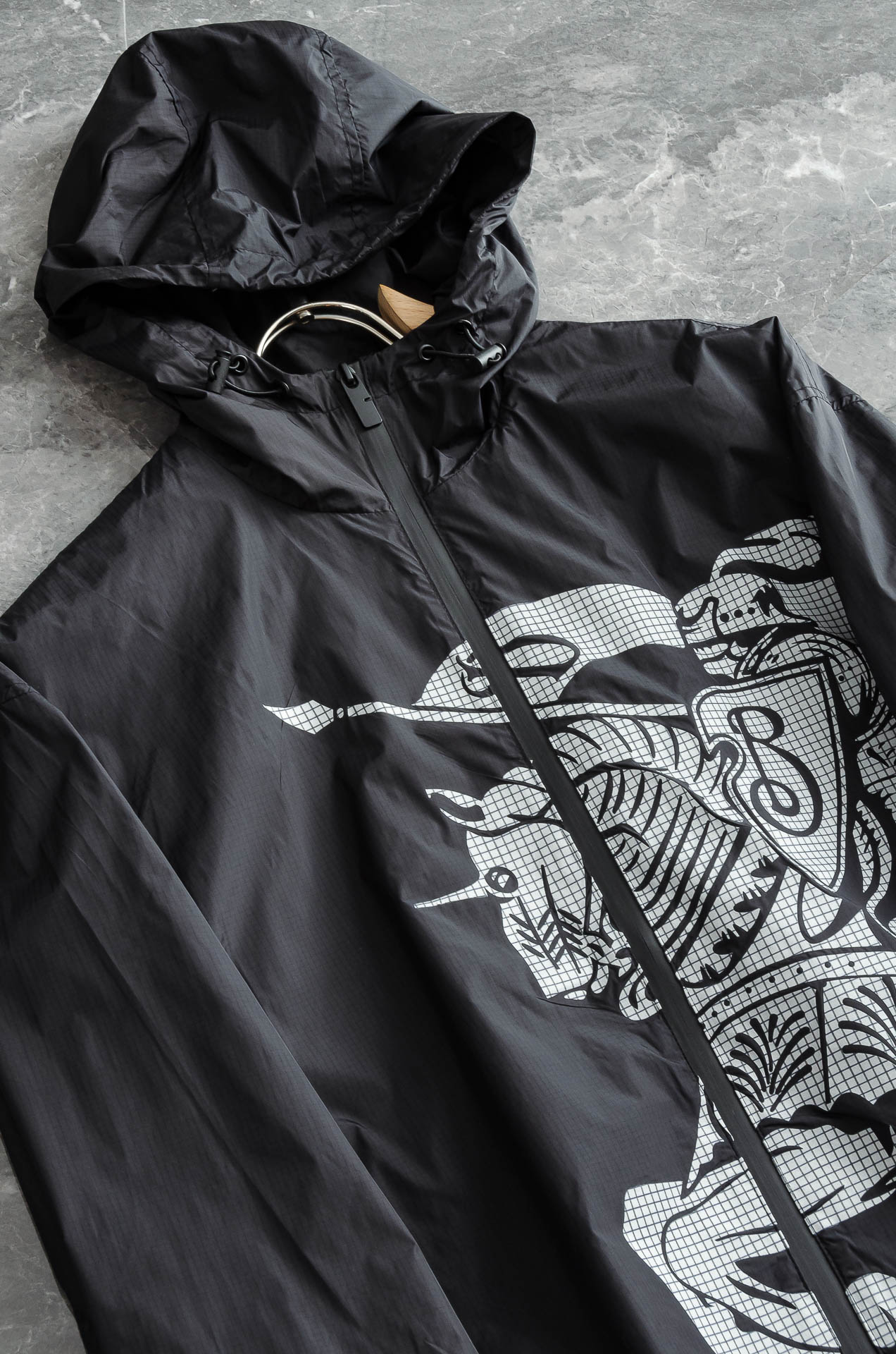 Burbe#* rry 3️⃣ 25FW 高版本尼龙夹克连帽外套，选用意大利精纺褶饰尼龙面料打造，呈现宽