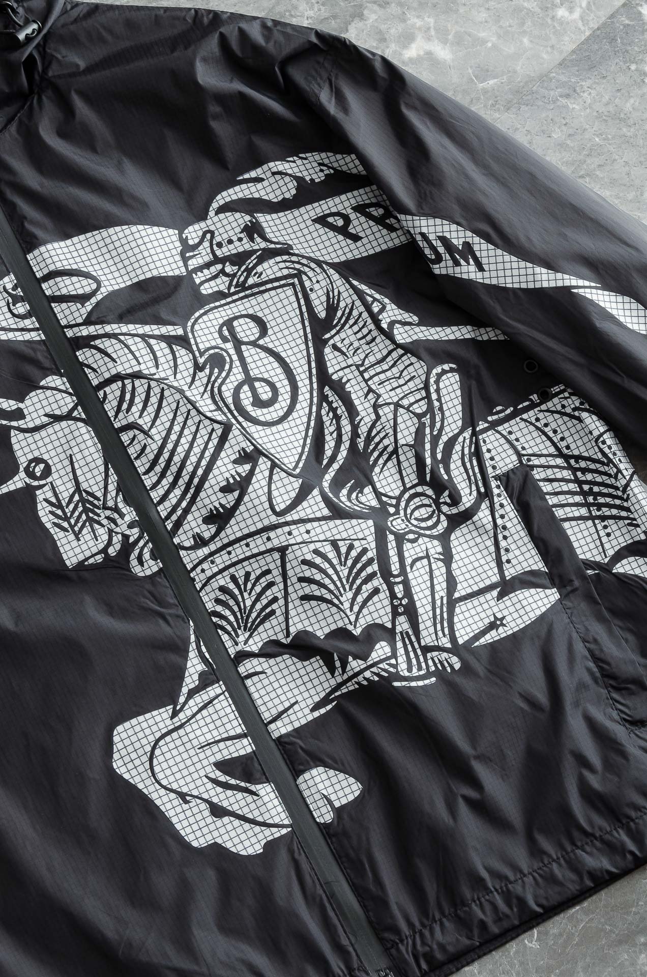 Burbe#* rry 3️⃣ 25FW 高版本尼龙夹克连帽外套，选用意大利精纺褶饰尼龙面料打造，呈现宽