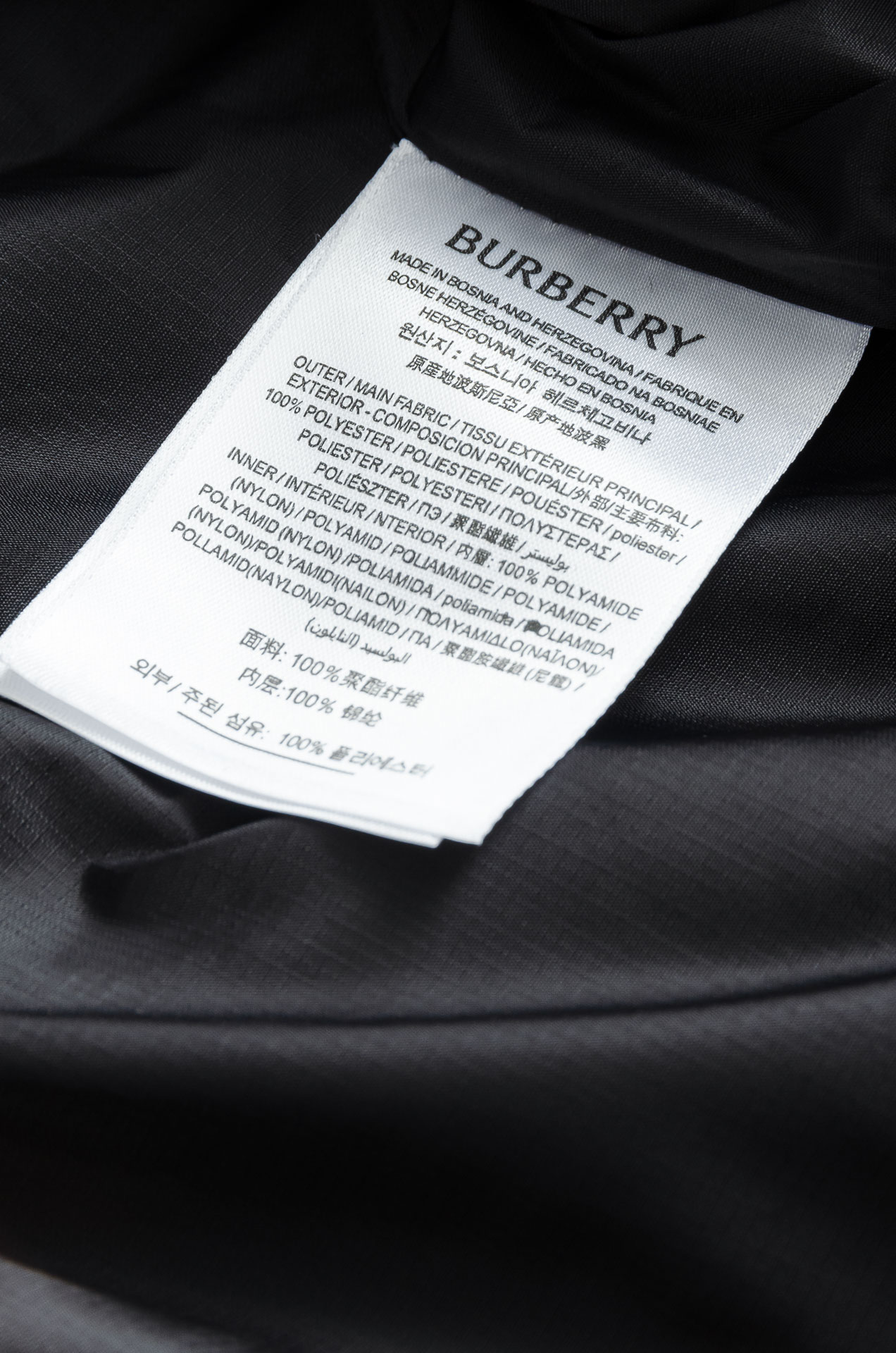 Burbe#* rry 3️⃣ 25FW 高版本尼龙夹克连帽外套，选用意大利精纺褶饰尼龙面料打造，呈现宽