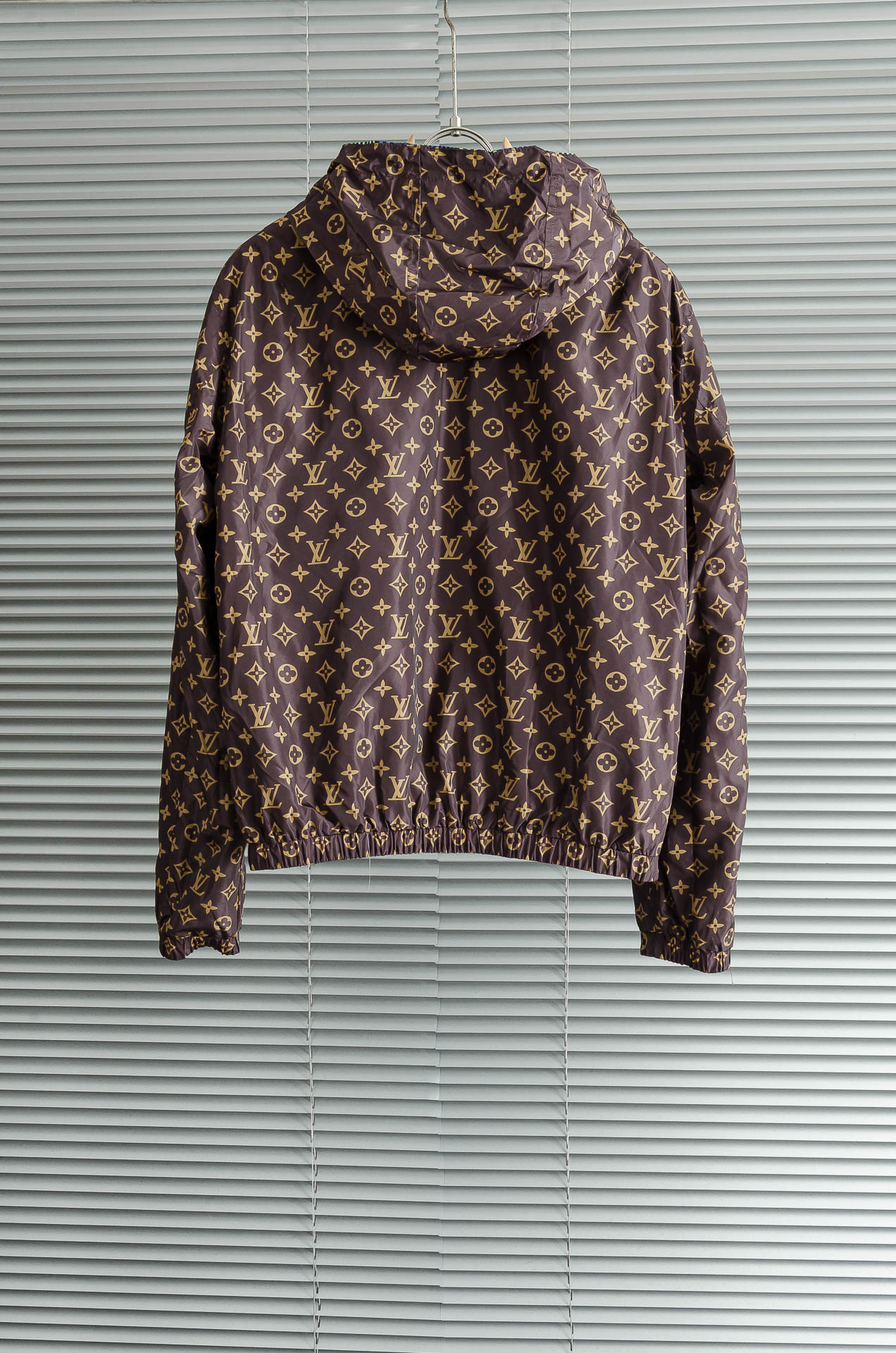 LV 2️⃣ 25FW时装款轻便双面提花夹克外套#25FW新品，明星级爆款！衣身运用了典藏标识Marqu