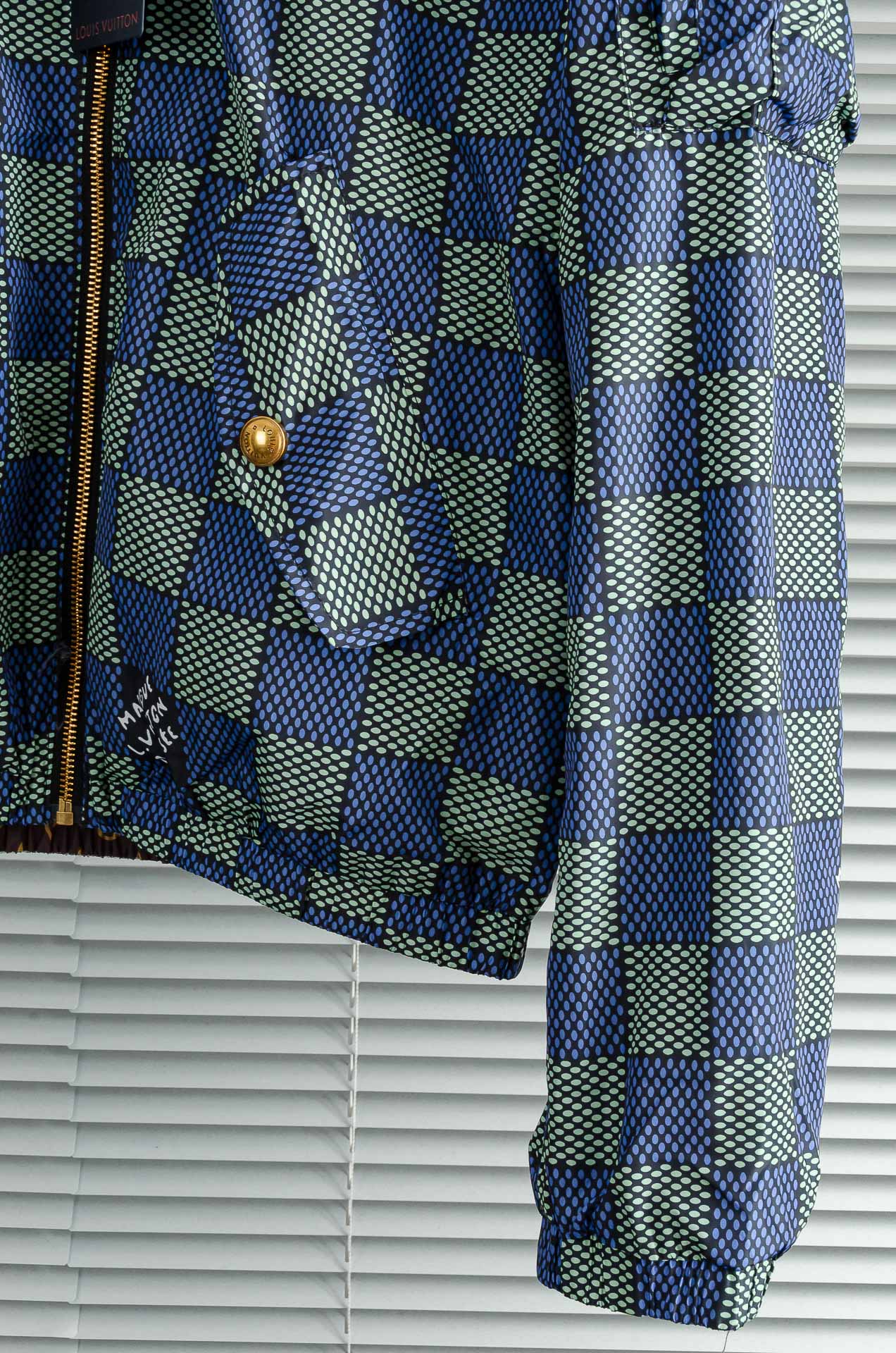 LV 2️⃣ 25FW时装款轻便双面提花夹克外套#25FW新品，明星级爆款！衣身运用了典藏标识Marqu