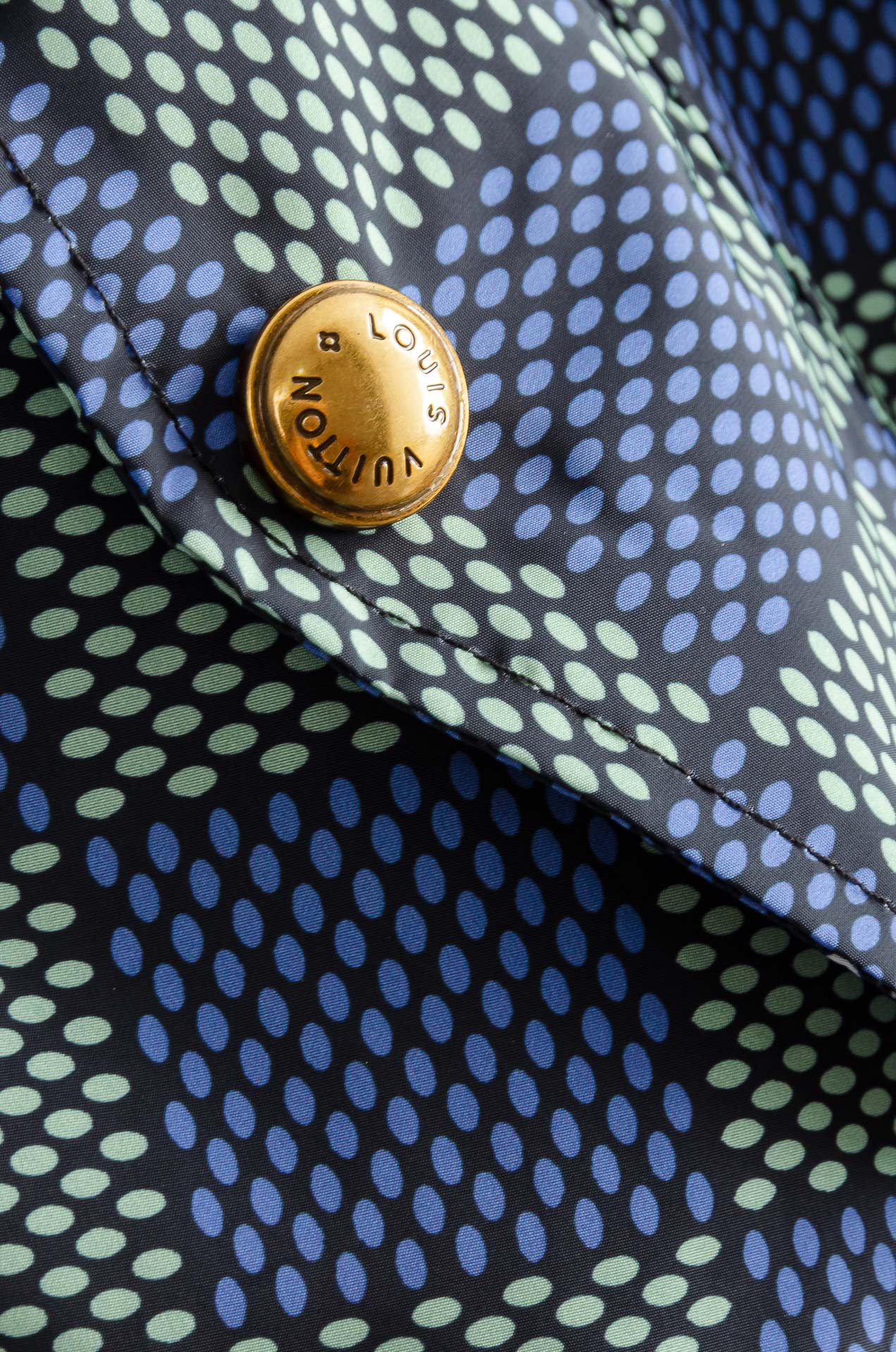 LV 2️⃣ 25FW时装款轻便双面提花夹克外套#25FW新品，明星级爆款！衣身运用了典藏标识Marqu