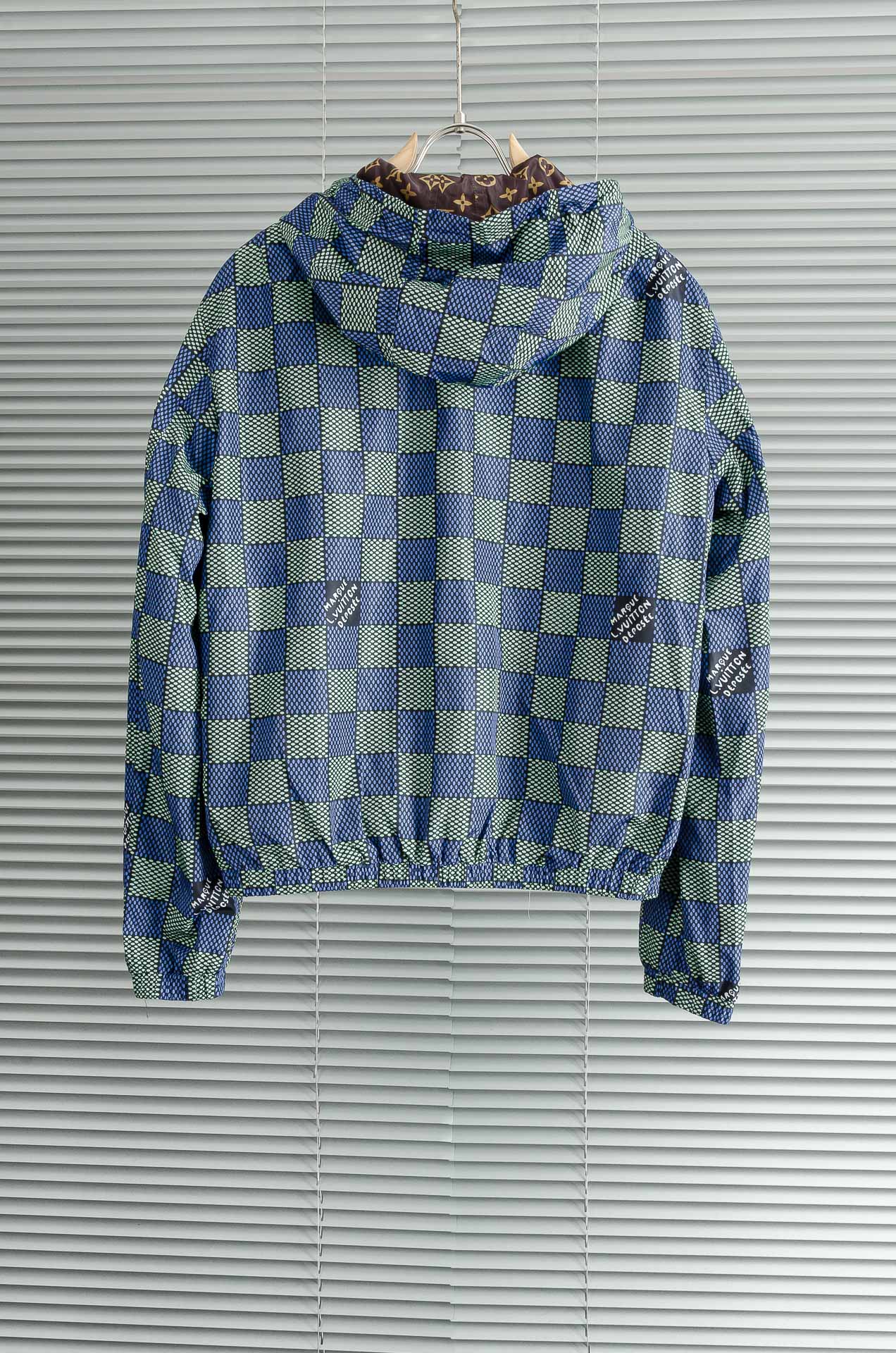 LV 2️⃣ 25FW时装款轻便双面提花夹克外套#25FW新品，明星级爆款！衣身运用了典藏标识Marqu