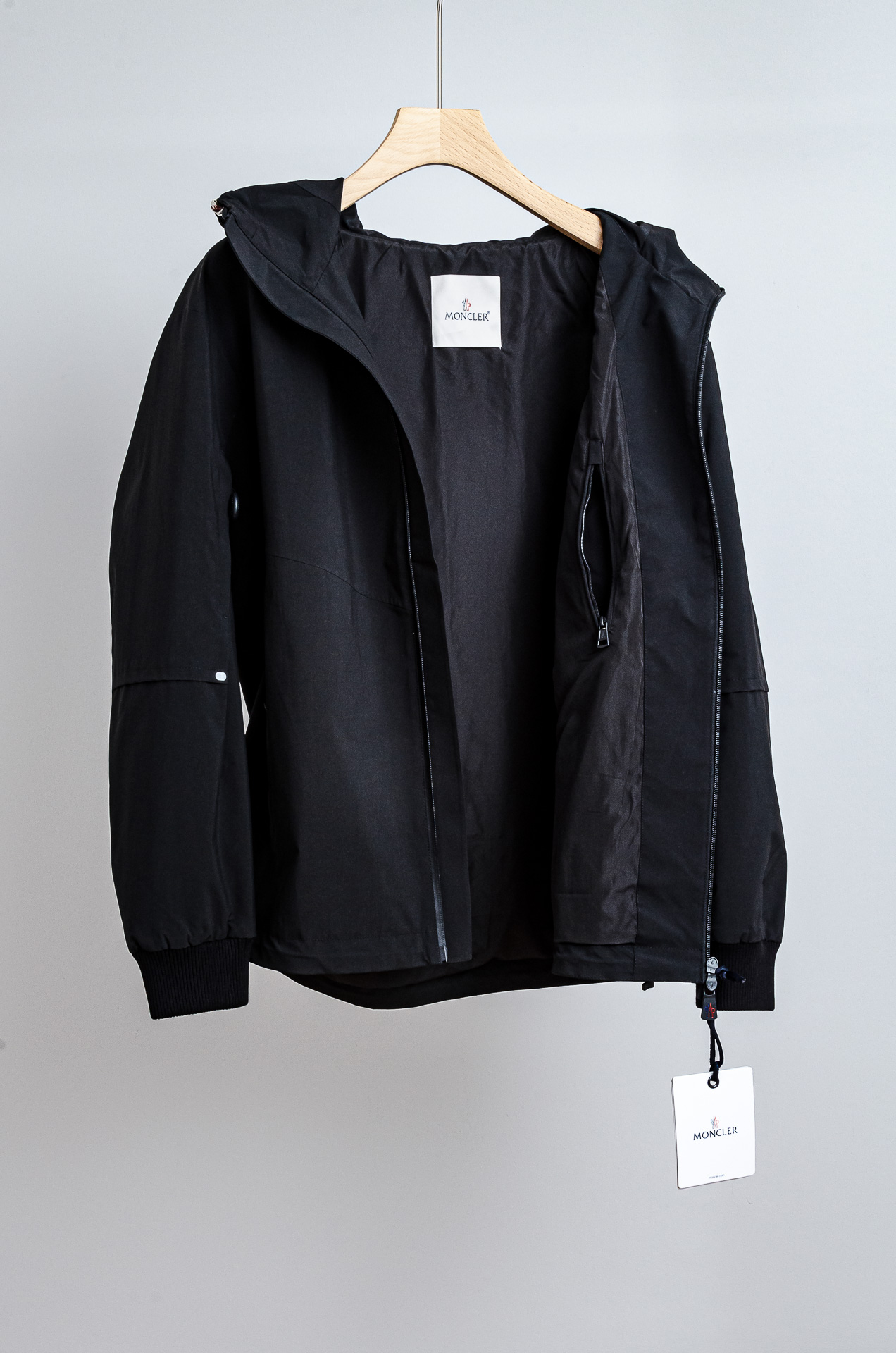 ☀️☀️MONC* LER*.蒙口2025FW最新秋冬新品，连帽防水夹克外套#同步官网发售！该款夹克外层