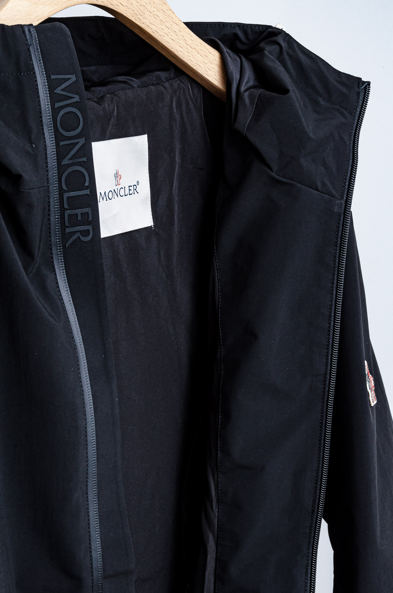 ☀️☀️MONC* LER*.蒙口2025FW最新秋冬新品，连帽防水夹克外套#同步官网发售！该款夹克外层