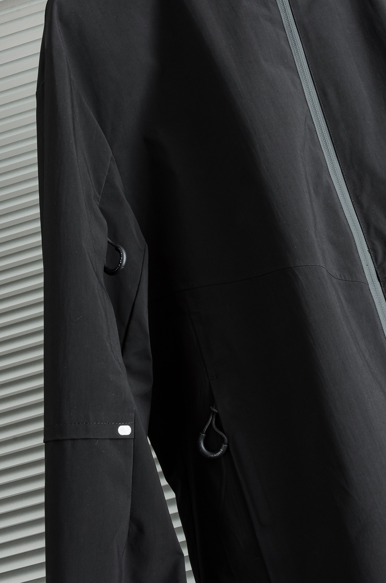 MONC* LER*.蒙口2025FW最新秋冬新品，连帽防水夹克外套#同步官网发售！该款夹克外层超柔聚酯