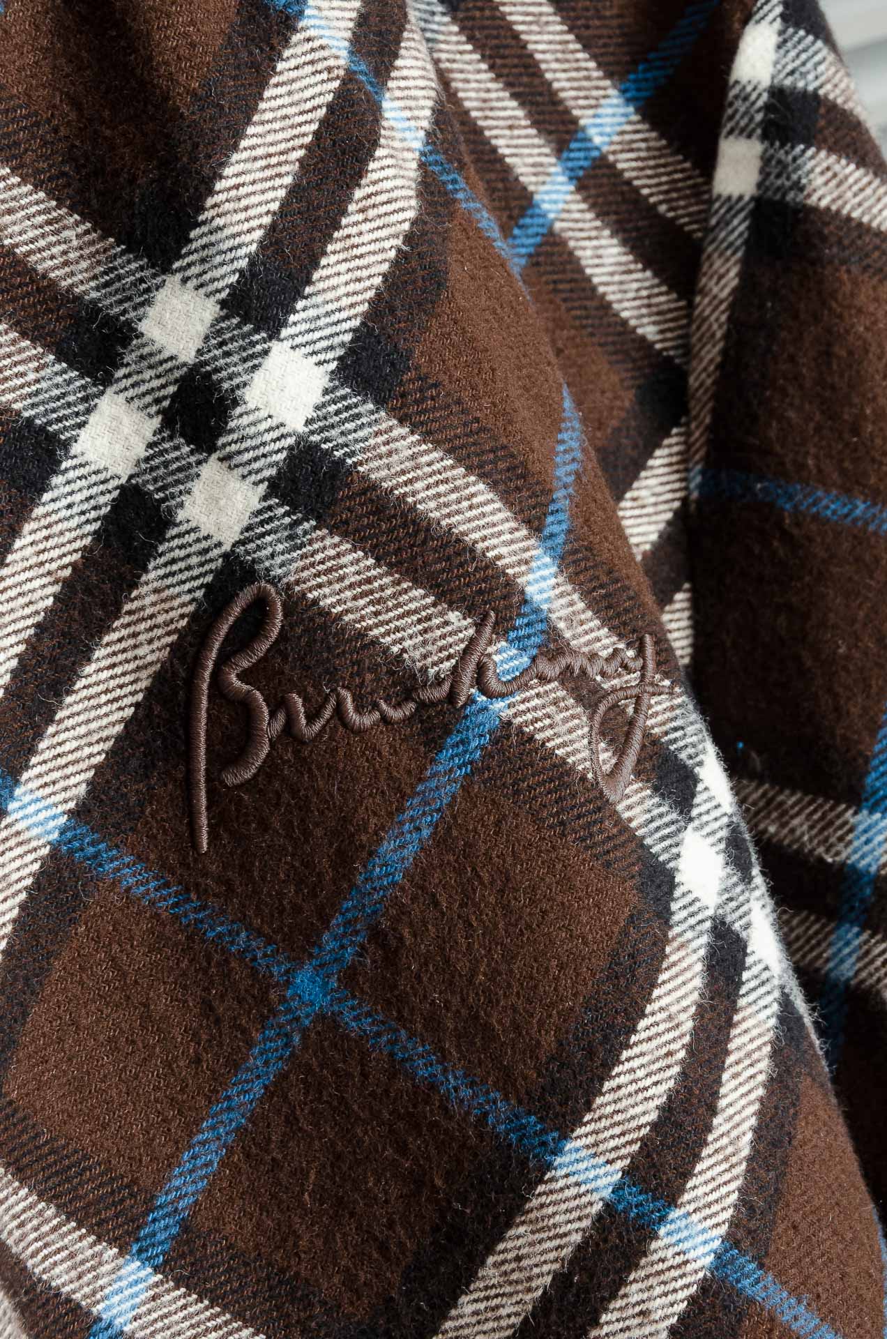 Burberr*/巴宝莉BBr 新款斜纹格纹羊毛混纺拉链针织开衫精选羊毛羊绒混纺面料制成，呈现提花精纺的