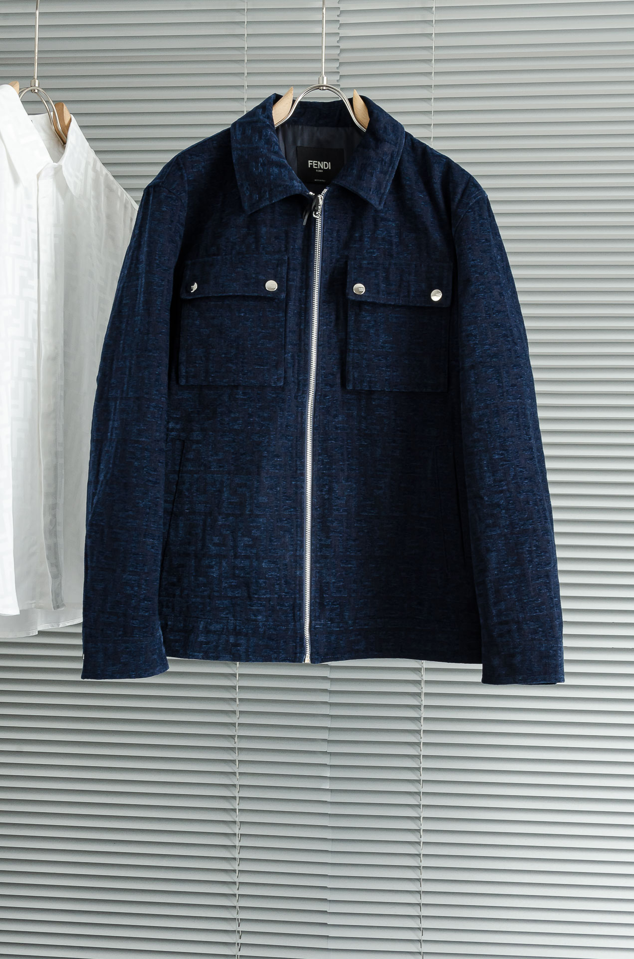 NO:504240,New# FENDI 25FW This dark pattern casual fashion leads the trend with its unique charm. The surface adopts exquisite dark pattern design, revealing extraordinary taste in low-key, suitable for you who pursue personality and connotation. The tailoring focuses on comfort and slimness, and can be easily controlled whether it is daily travel or casual gathering, showing a free and casual style. The fabric is soft and has good breathability, and can maintain a comfortable body even in changing weather. The details are also exquisite, and the exquisite zipper and pocket design is both practical and beautiful. It can easily create a fashionable look. Whether it is an urban white-collar worker or a fashion expert, this dark pattern casual is an indispensable fashion item in your wardrobe. Spot shipment blue 48-50-52-54-56,,fendi,alexander wang19860909New# FENDI 25FW 这款暗纹休闲时尚,以其独特的魅力引领潮流风尚.表面采用了精致的暗纹设计,低调中透露出不凡的品味,适合追求个性与内涵的您.剪裁上注重舒适与修身并重,无论是日常出行还是休闲聚会,都能轻松驾驭,展现自在随性的风采.面料柔软且具有良好的透气性,即使在多变的天气里也能保持舒适体感.细节处理同样考究,精致的拉链与口袋设计,既实用又美观.搭配或,都能轻松打造出时尚感十足的造型.无论是都市白领还是时尚达人,这款暗纹休闲都是您衣橱中不可或缺的时尚单品. 现货发货蓝色48-50-52-54-56,,fendi,alexander wang,Men's clothing