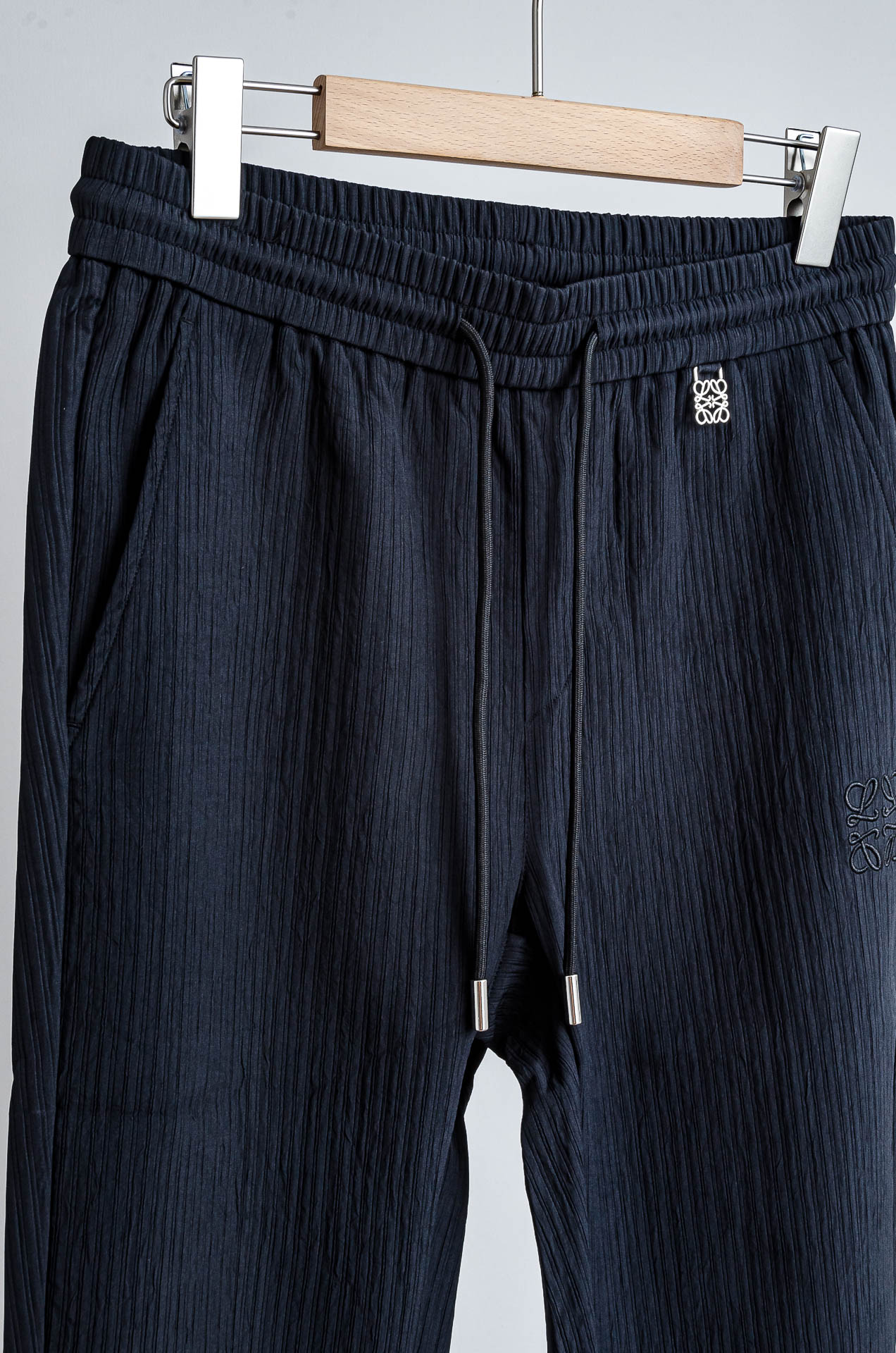 ☀️☀️ 罗意威LOEWE 立体刺绣修饰弹力抽绳腰头男士休闲舒适直筒长裤其匠心打造，毋庸置疑的极品重磅，