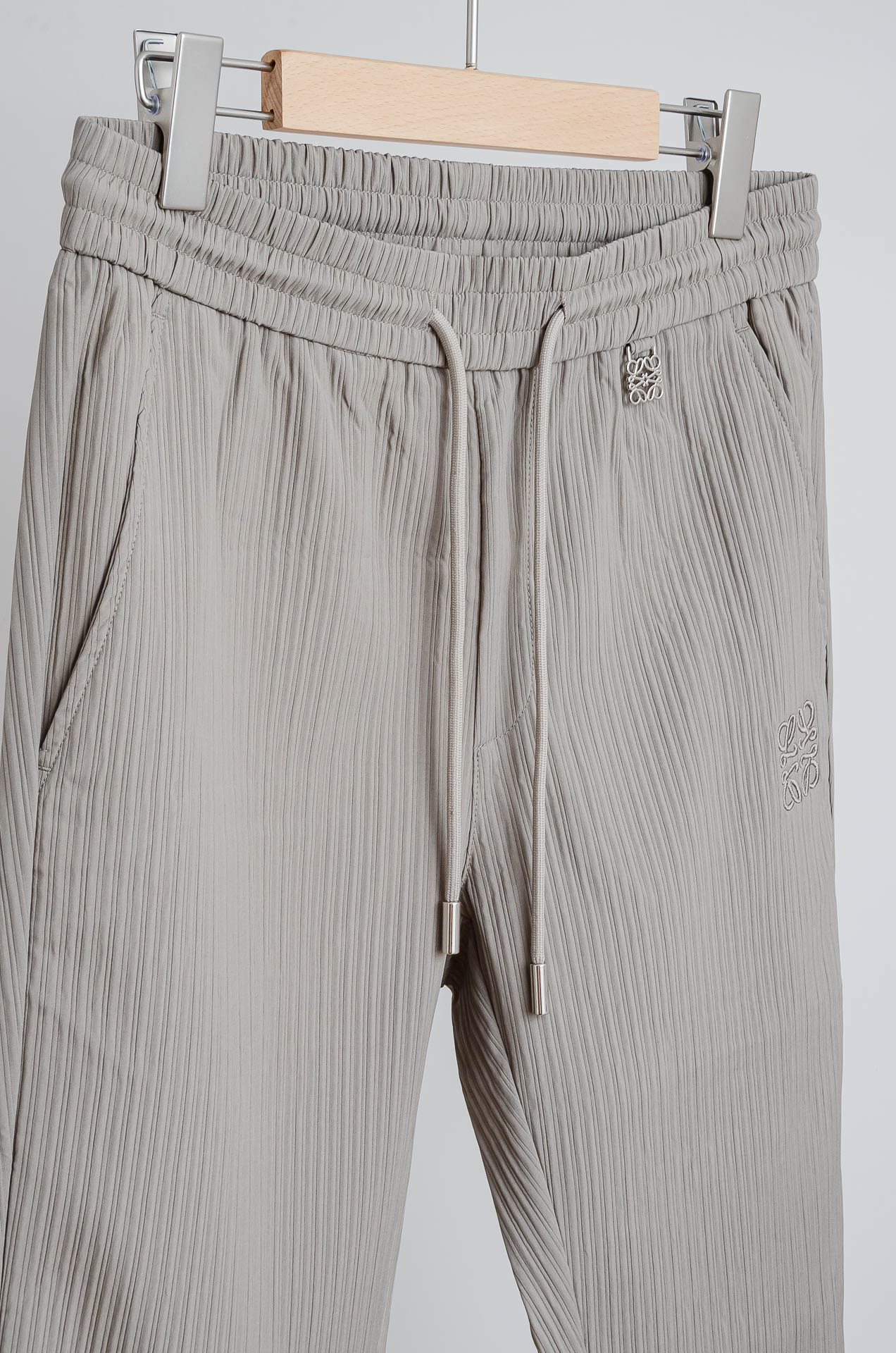 ☀️☀️ 罗意威LOEWE 立体刺绣修饰弹力抽绳腰头男士休闲舒适直筒长裤其匠心打造，毋庸置疑的极品重磅，