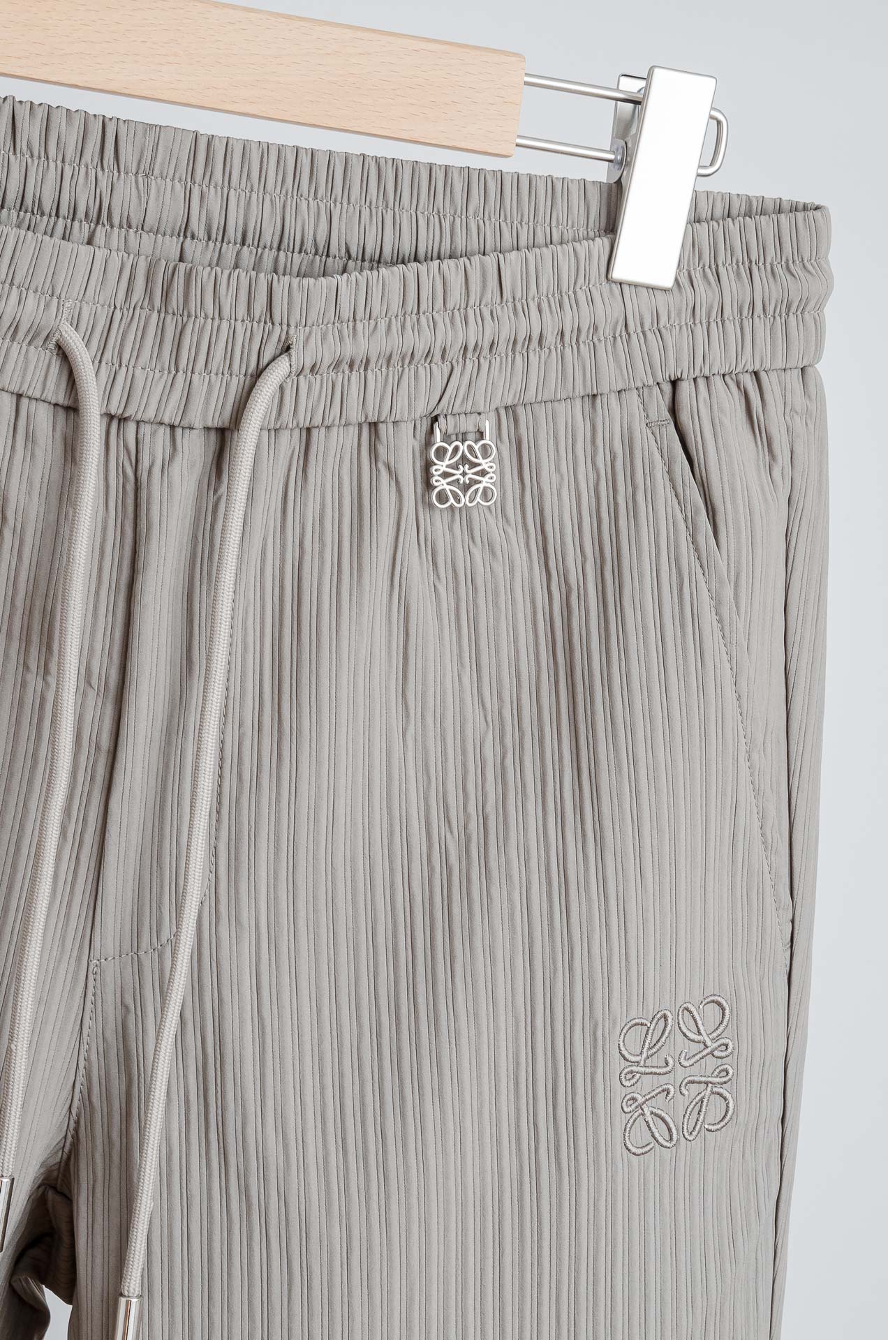 ☀️☀️ 罗意威LOEWE 立体刺绣修饰弹力抽绳腰头男士休闲舒适直筒长裤其匠心打造，毋庸置疑的极品重磅，