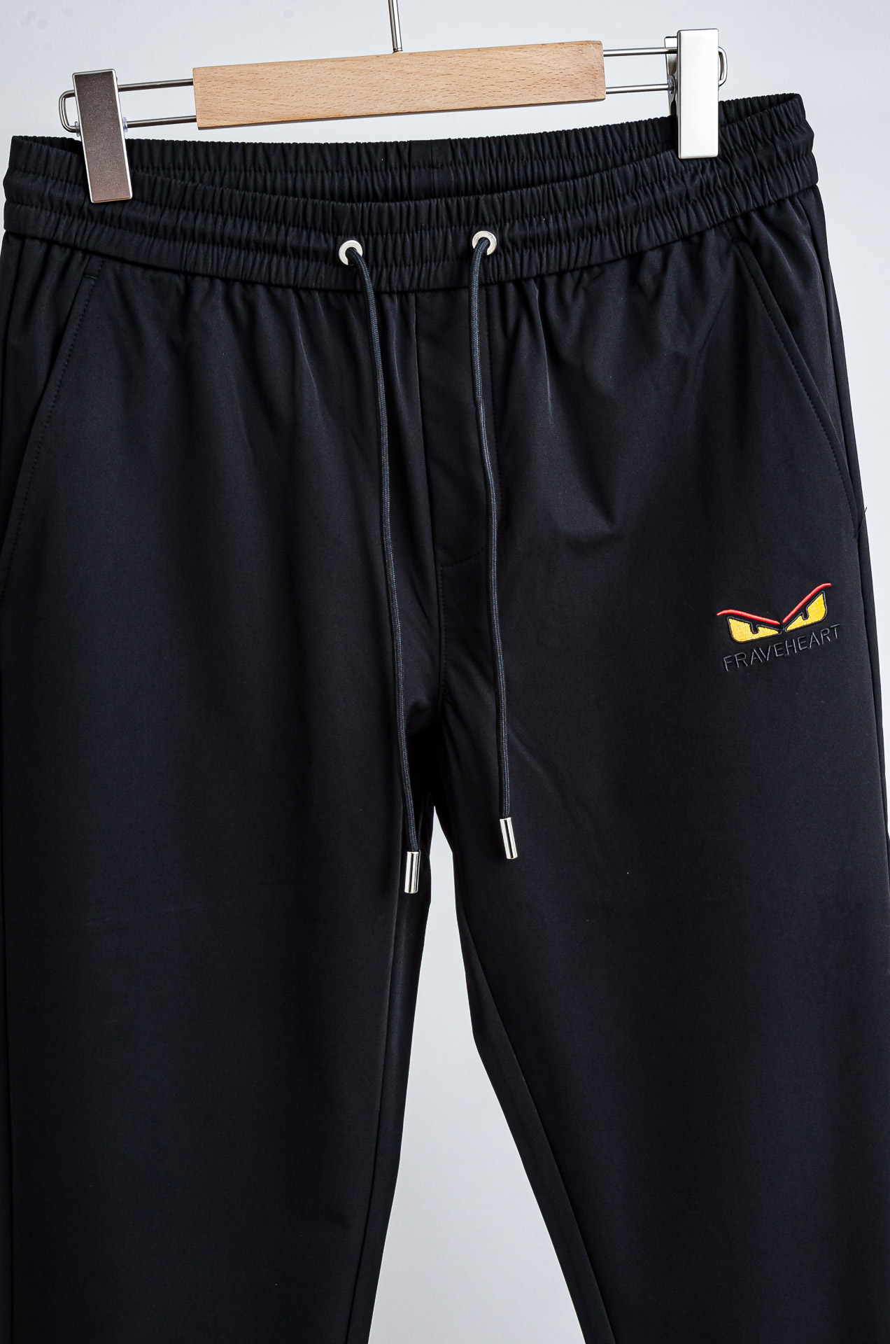 ☀️☀️ 芬迪Fendi 立体刺绣修饰弹力抽绳腰头男士休闲舒适直筒长裤其匠心打造，毋庸置疑的极品重磅，无