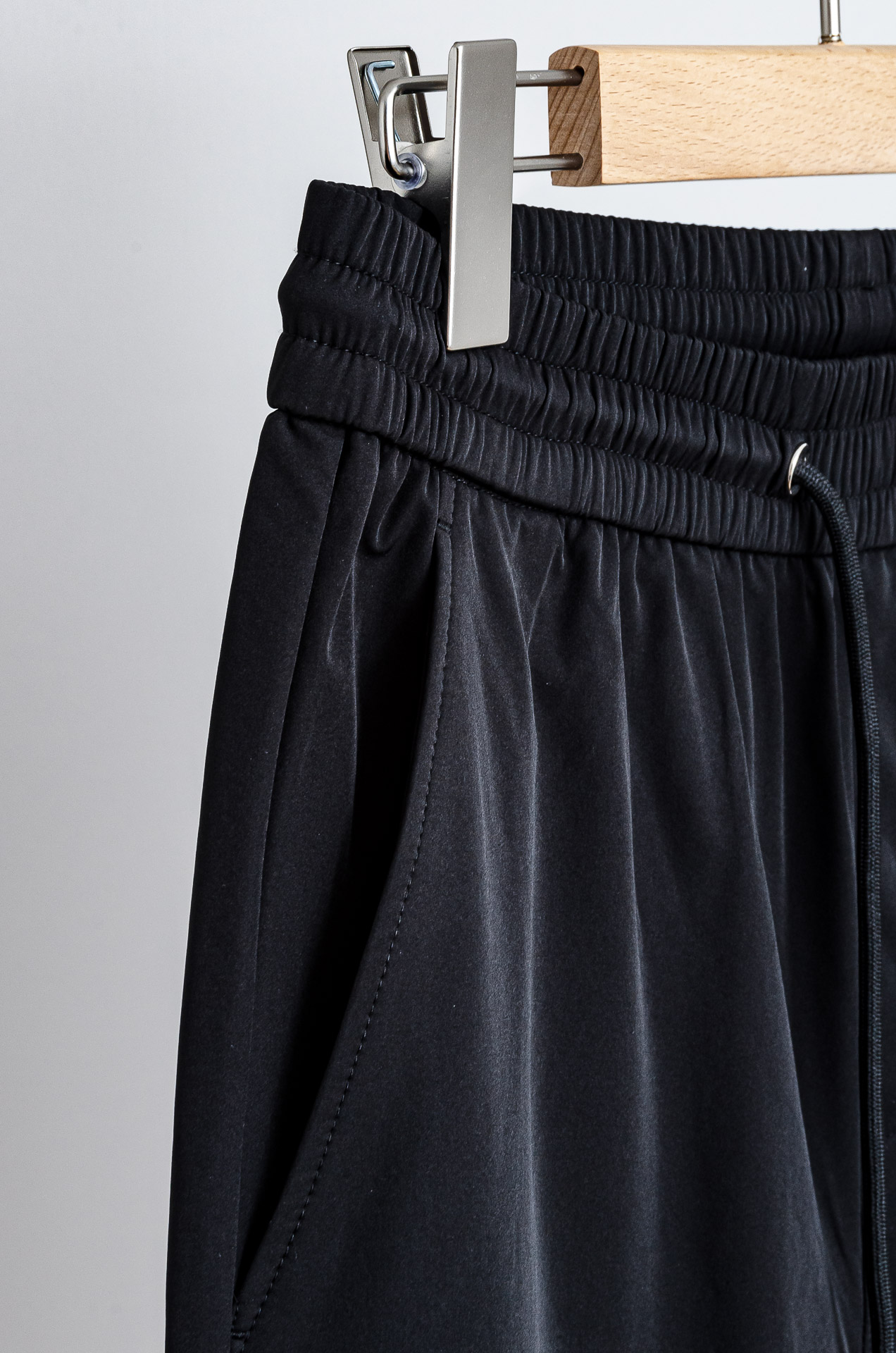 ☀️☀️ 芬迪Fendi 立体刺绣修饰弹力抽绳腰头男士休闲舒适直筒长裤其匠心打造，毋庸置疑的极品重磅，无