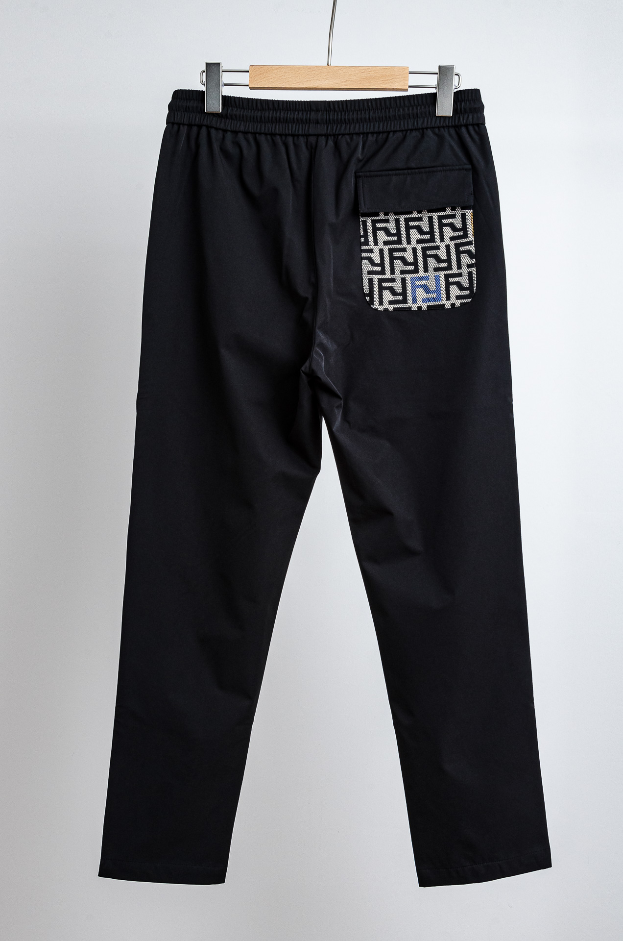 ☀️☀️ 芬迪Fendi 立体刺绣修饰弹力抽绳腰头男士休闲舒适直筒长裤其匠心打造，毋庸置疑的极品重磅，无