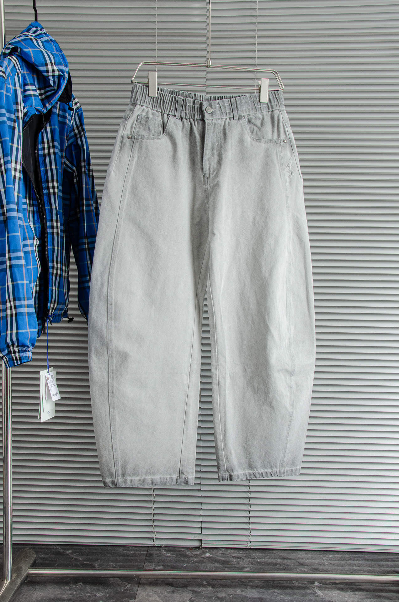 New# 巴黎世家2025最新弹力松紧腰男士休闲运动长裤#专为追求时尚与舒适的您而设计。极简的风格构造大