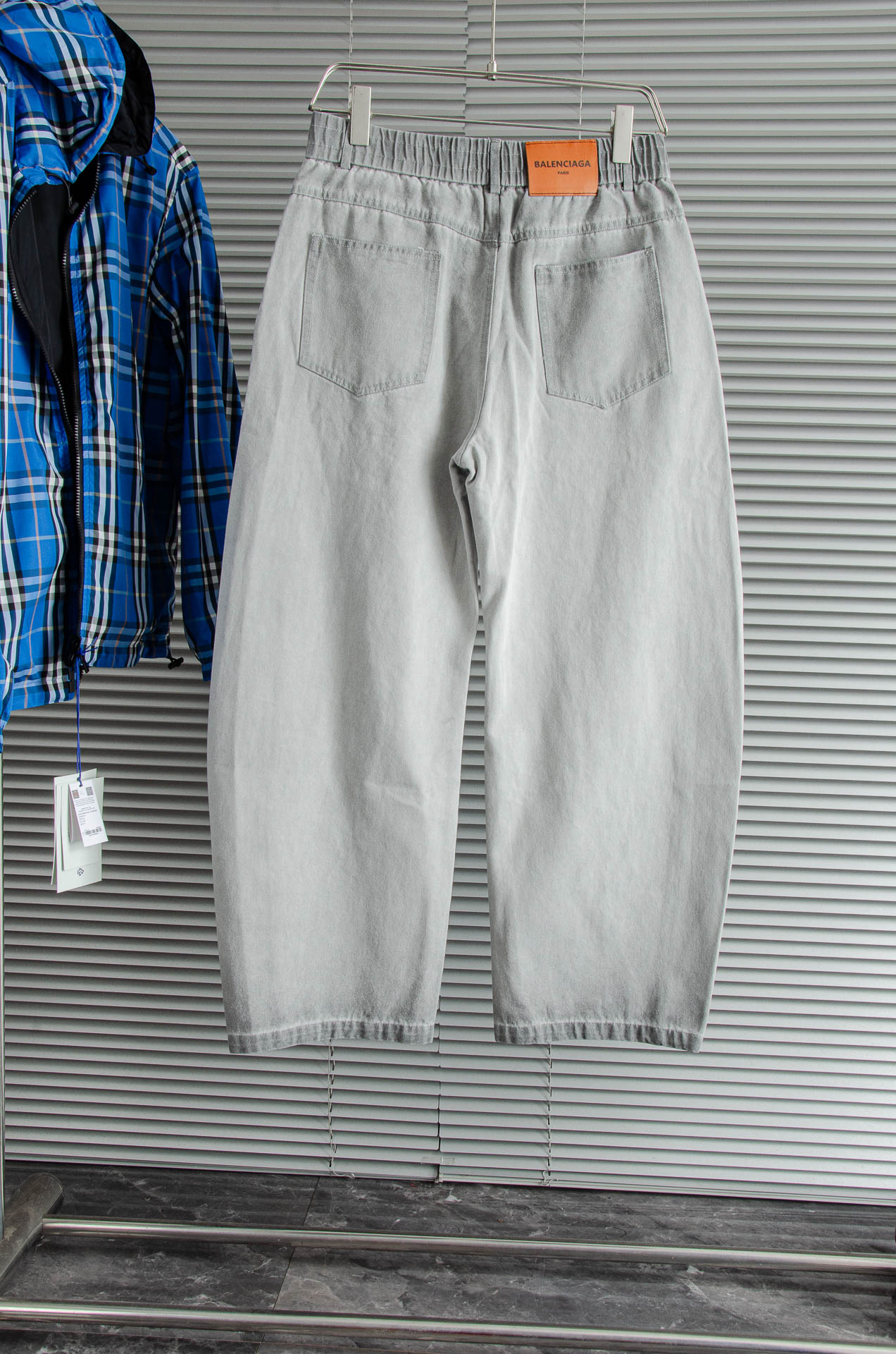 New# 巴黎世家2025最新弹力松紧腰男士休闲运动长裤#专为追求时尚与舒适的您而设计。极简的风格构造大