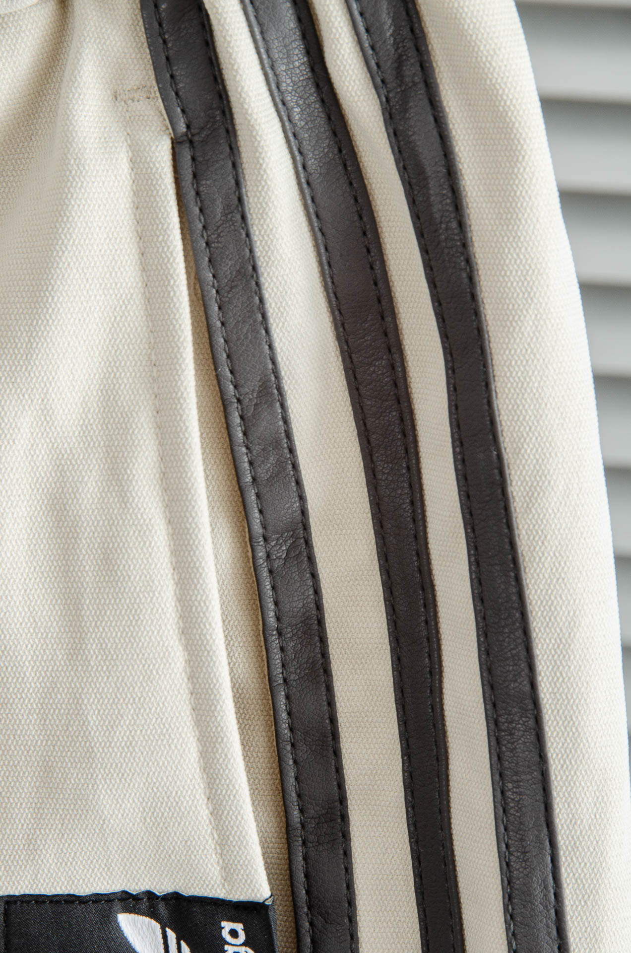 New# 巴黎世家2025最新弹力松紧腰搭配抽绳男士休闲运动长裤#专为追求时尚与舒适的您而设计。极简的风