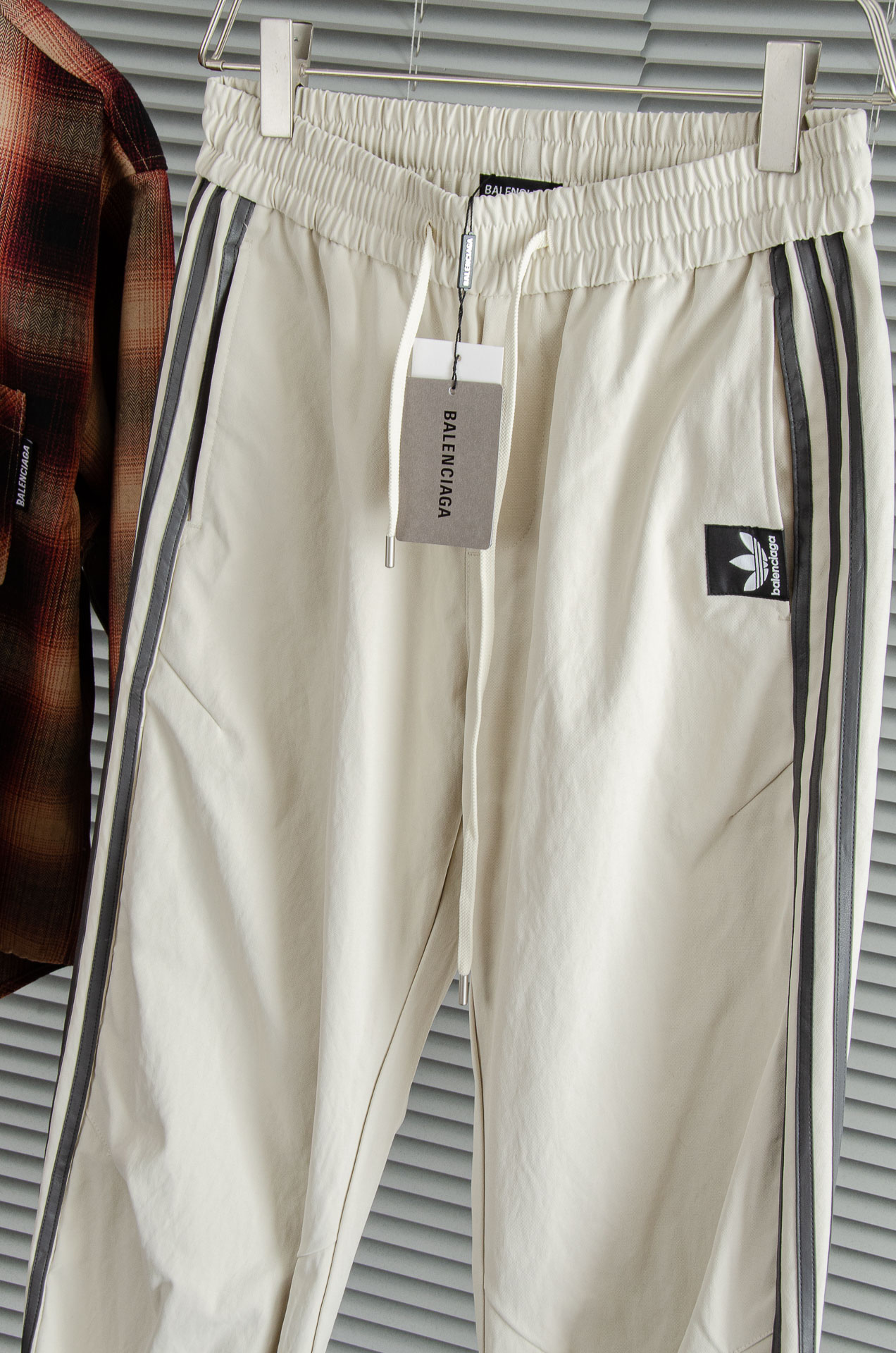 New# 巴黎世家2025最新弹力松紧腰搭配抽绳男士休闲运动长裤#专为追求时尚与舒适的您而设计。极简的风