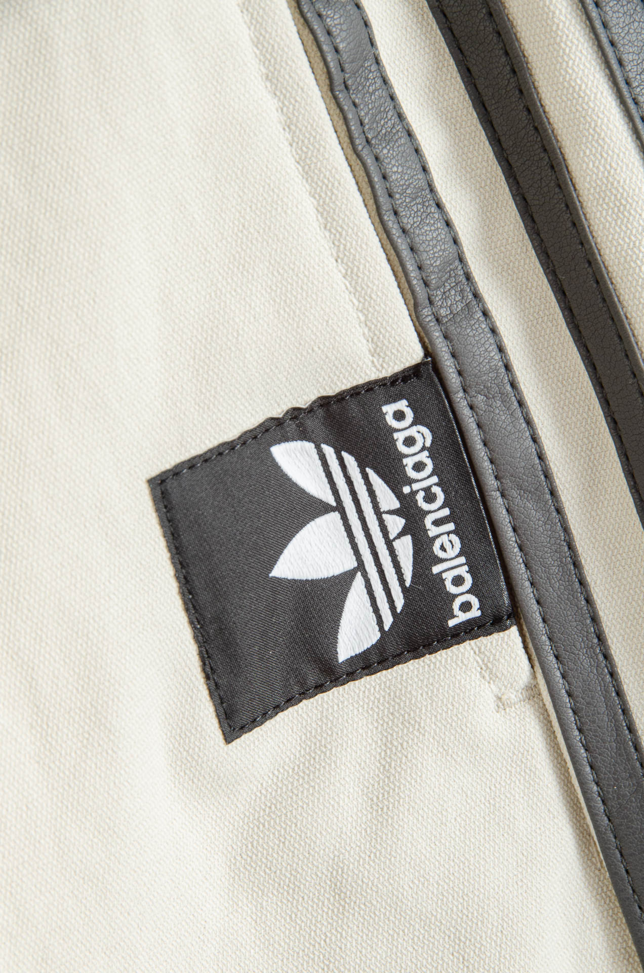 New# 巴黎世家2025最新弹力松紧腰搭配抽绳男士休闲运动长裤#专为追求时尚与舒适的您而设计。极简的风