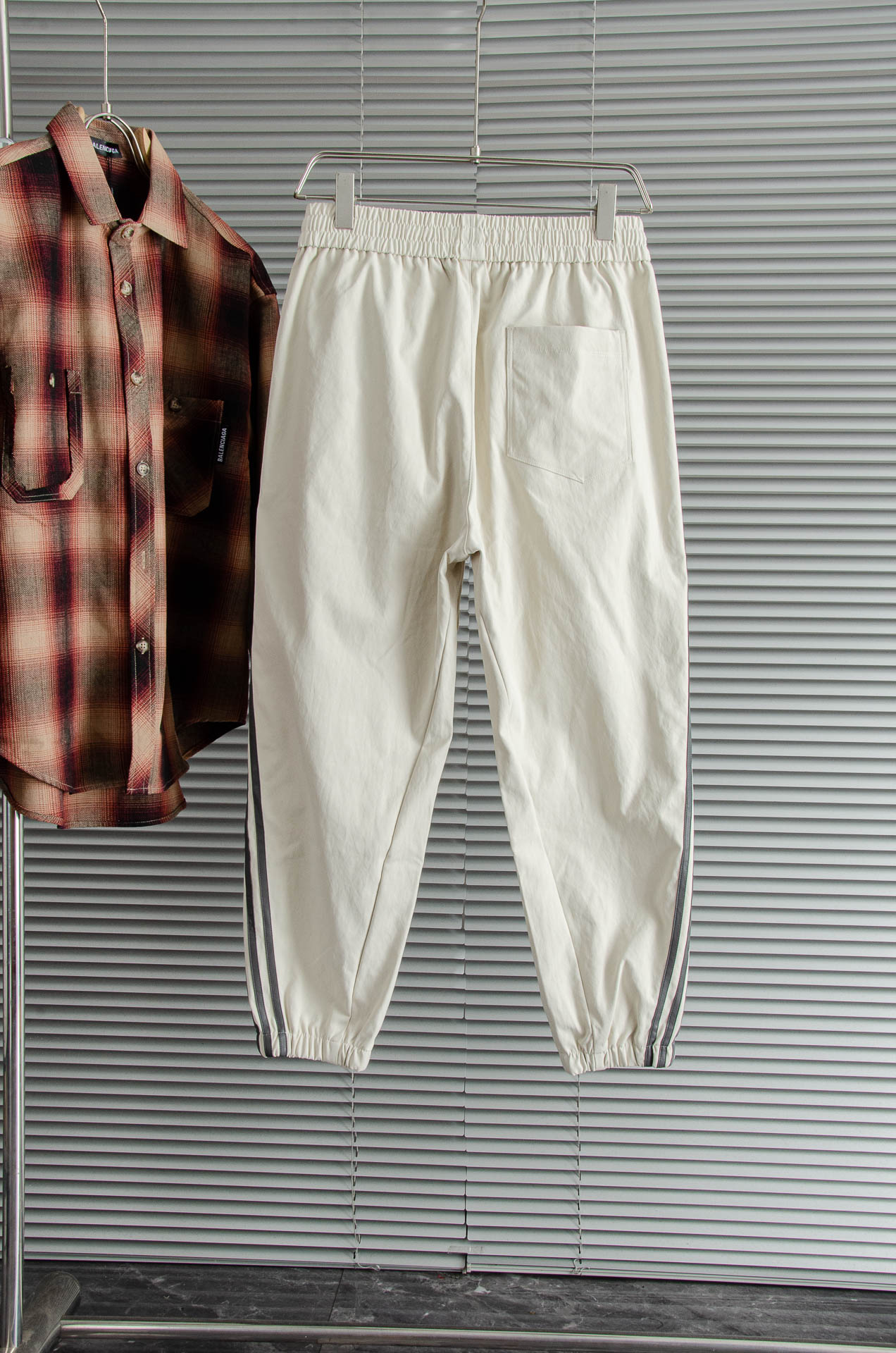 New# 巴黎世家2025最新弹力松紧腰搭配抽绳男士休闲运动长裤#专为追求时尚与舒适的您而设计。极简的风