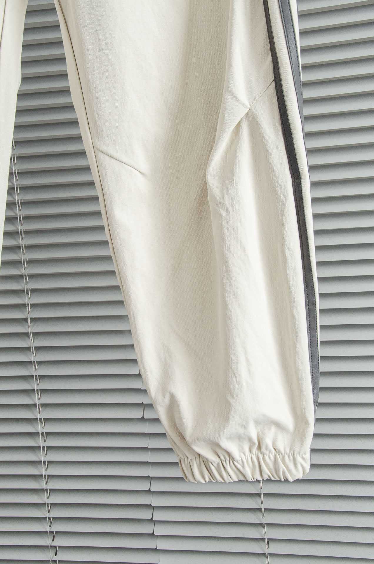 New# 巴黎世家2025最新弹力松紧腰搭配抽绳男士休闲运动长裤#专为追求时尚与舒适的您而设计。极简的风