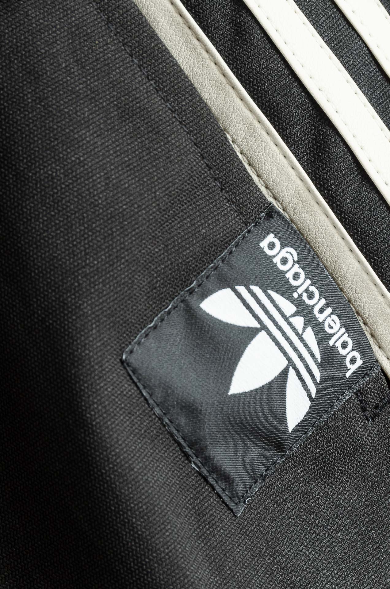 New# 巴黎世家2025最新弹力松紧腰搭配抽绳男士休闲运动长裤#专为追求时尚与舒适的您而设计。极简的风